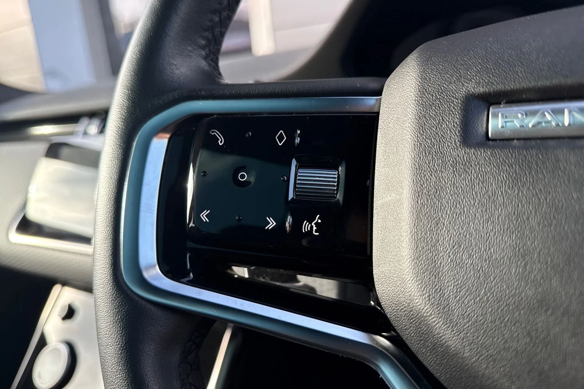 LAND ROVER RANGE ROVER EVOQUE thumbnail image number 45