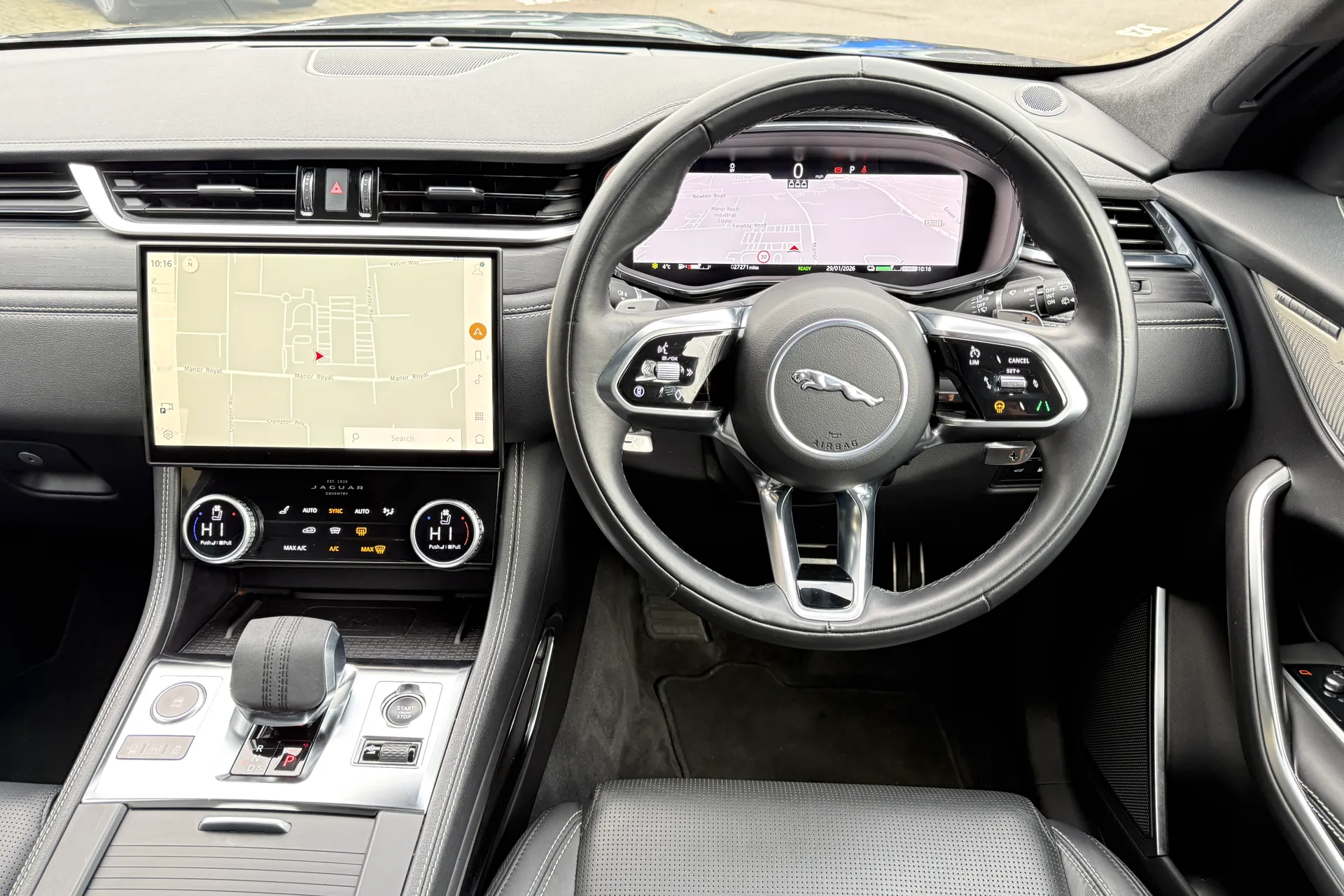 Jaguar F-PACE thumbnail image number 18