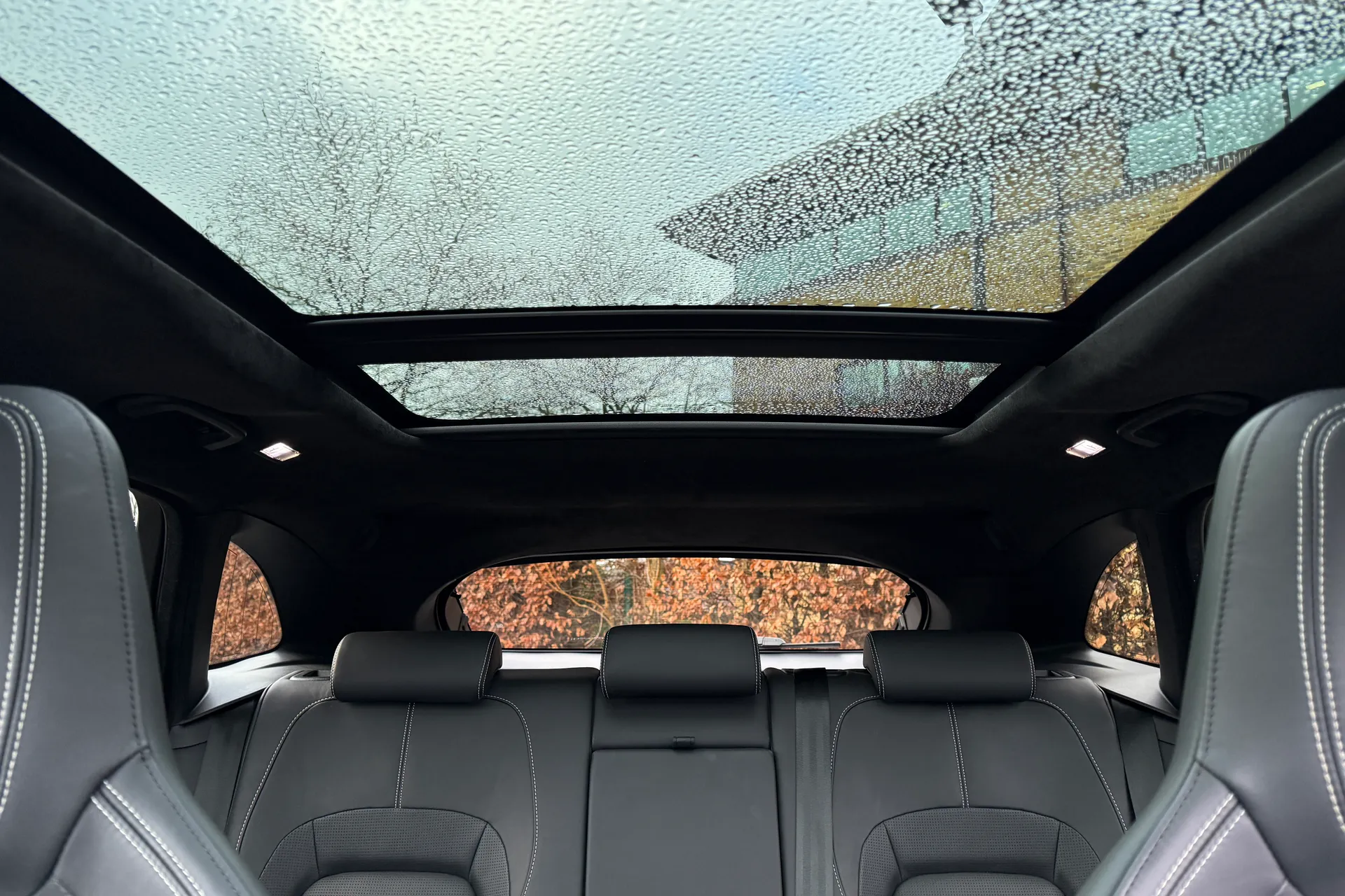 Jaguar F-PACE thumbnail image number 21