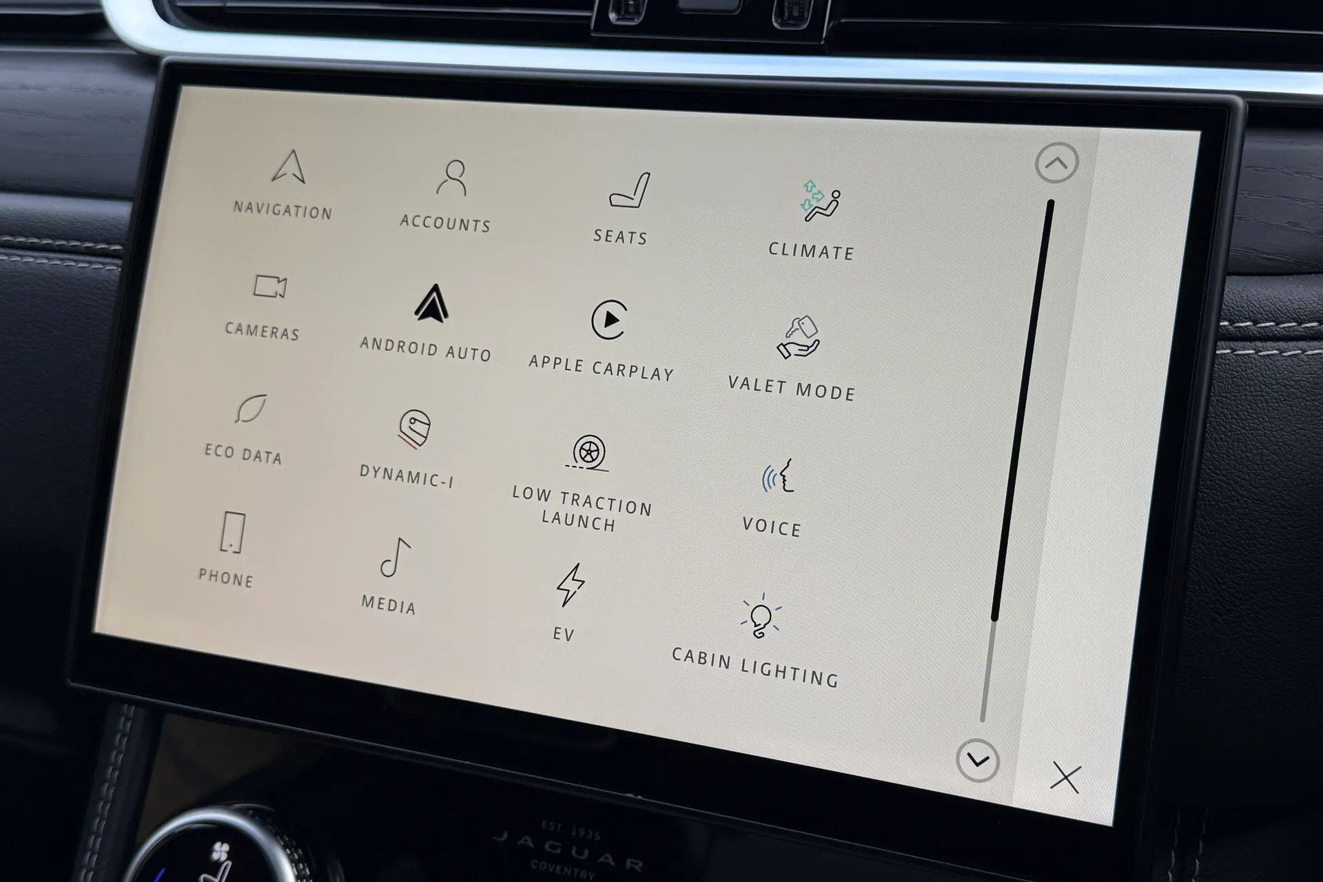 Jaguar F-PACE thumbnail image number 24