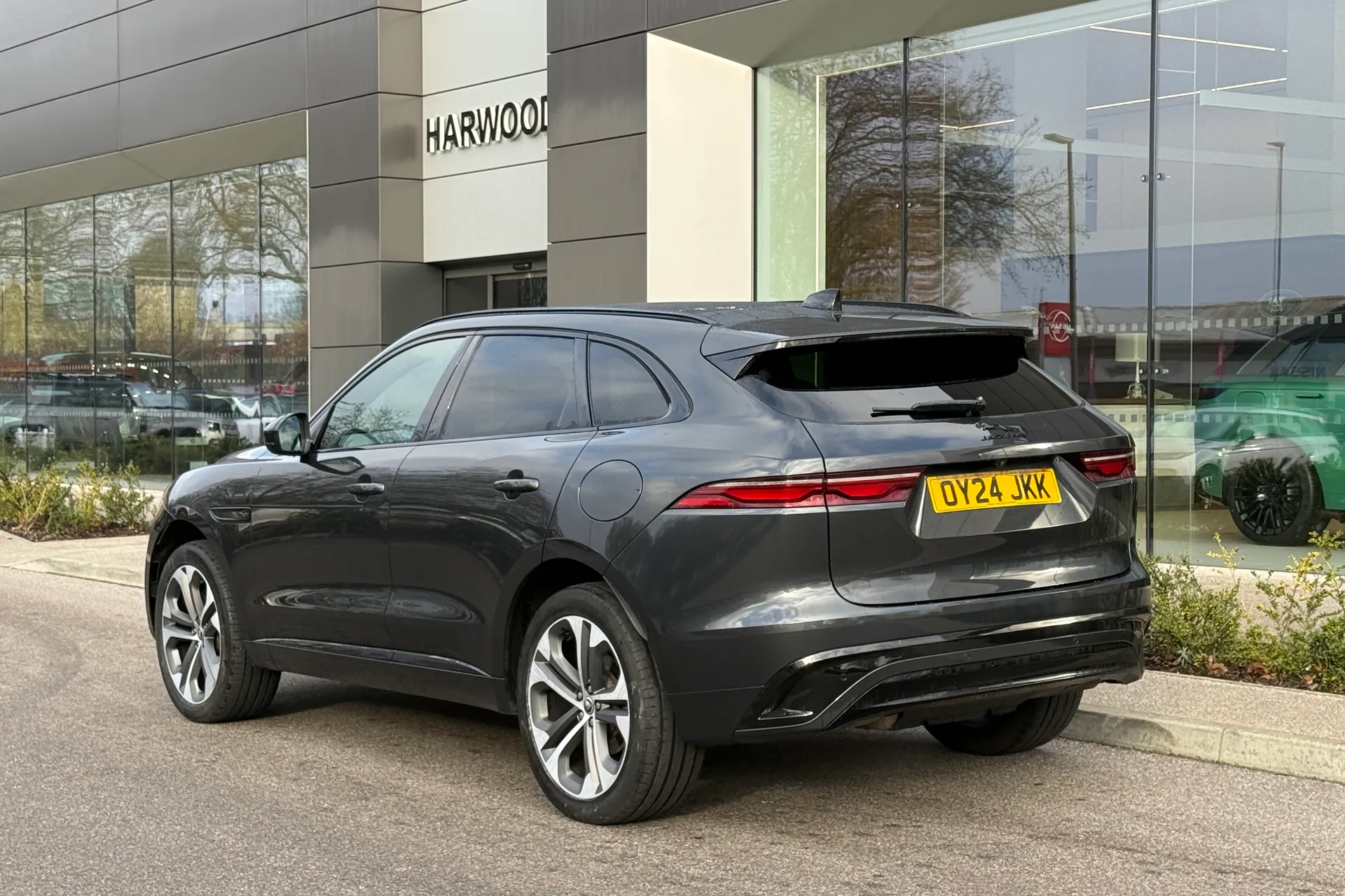 Jaguar F-PACE thumbnail image number 11