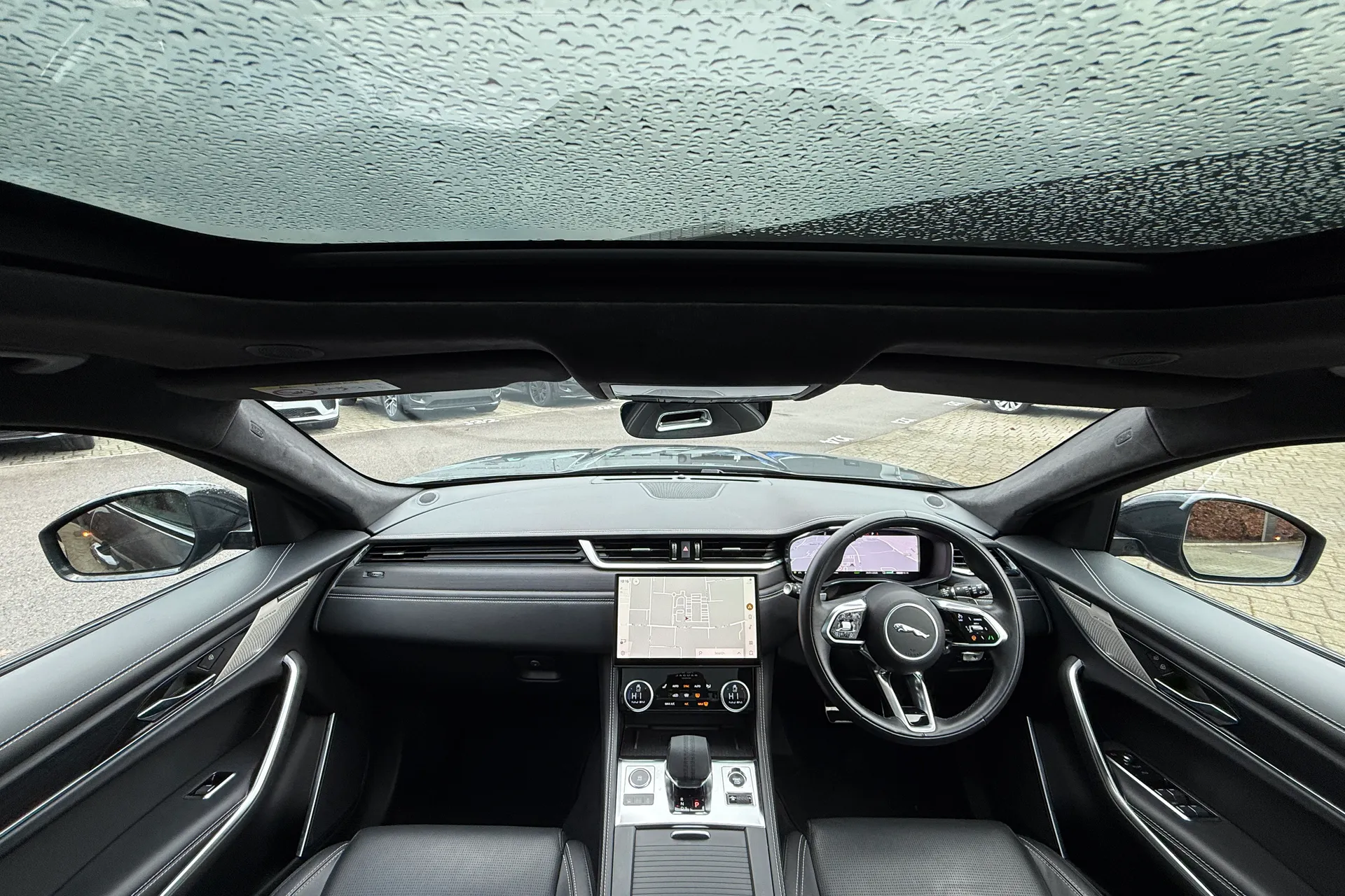 Jaguar F-PACE thumbnail image number 3