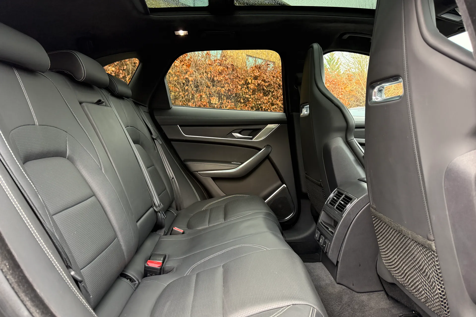 Jaguar F-PACE thumbnail image number 29