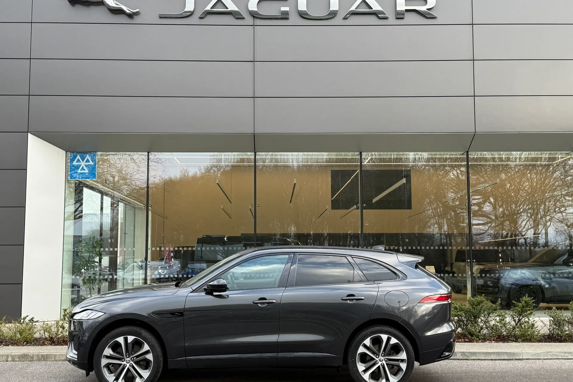 Jaguar F-PACE thumbnail image number 7