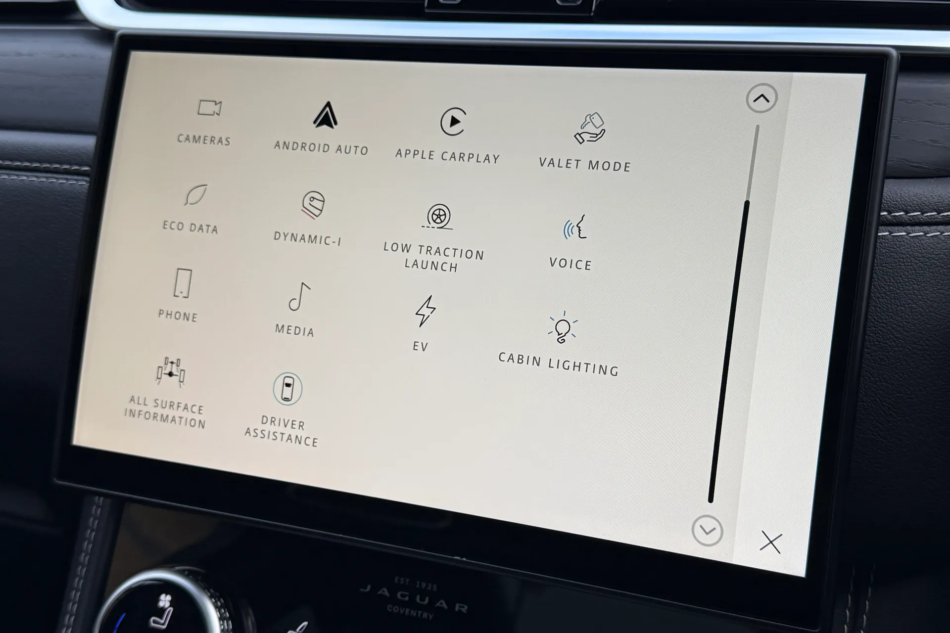 Jaguar F-PACE thumbnail image number 25