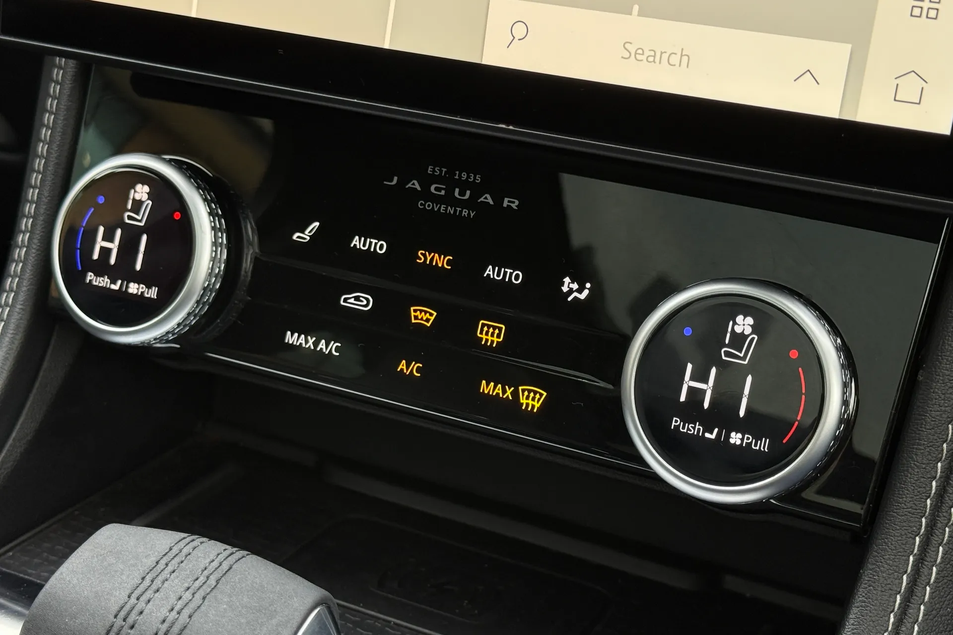 Jaguar F-PACE thumbnail image number 22