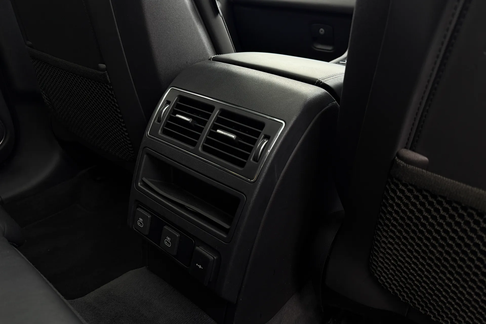 Jaguar F-PACE thumbnail image number 30