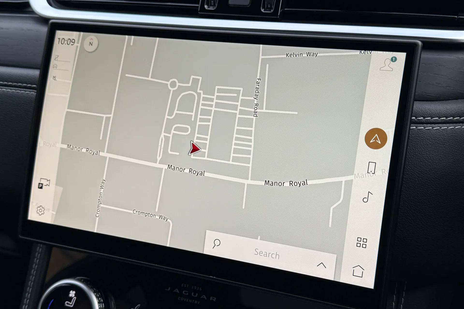 Jaguar F-PACE thumbnail image number 5