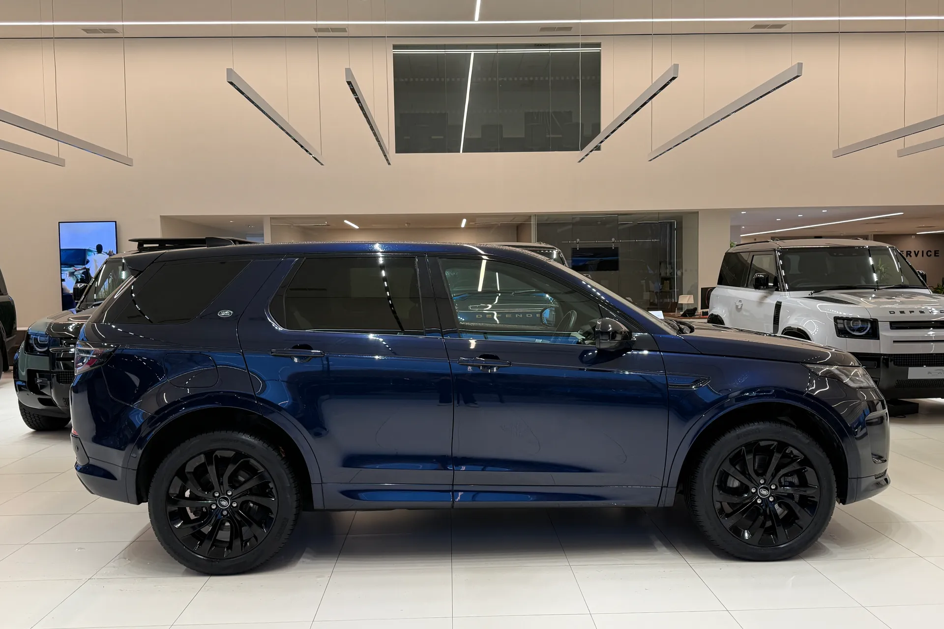 LAND ROVER DISCOVERY SPORT thumbnail image number 2