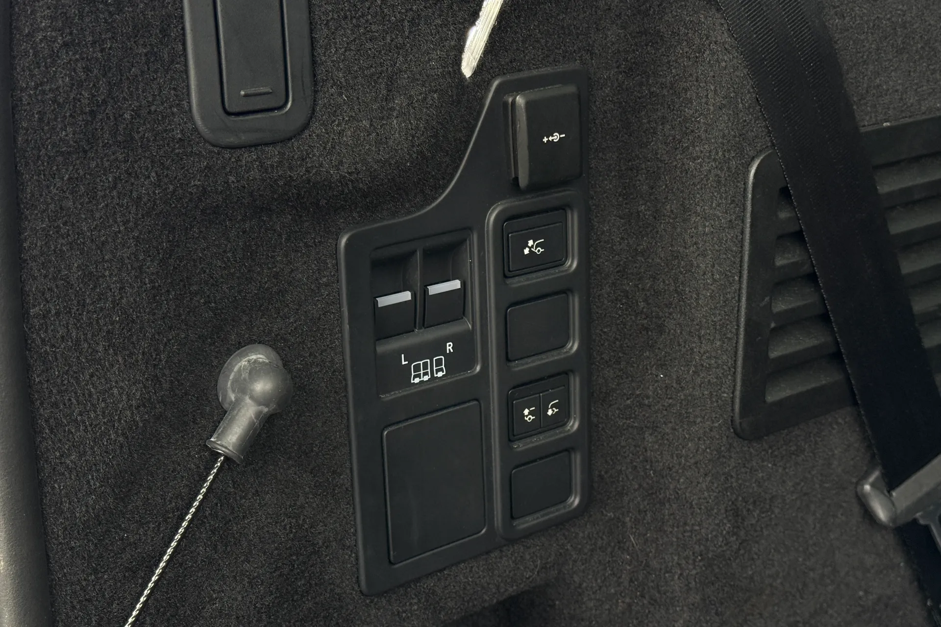 LAND ROVER DISCOVERY thumbnail image number 38