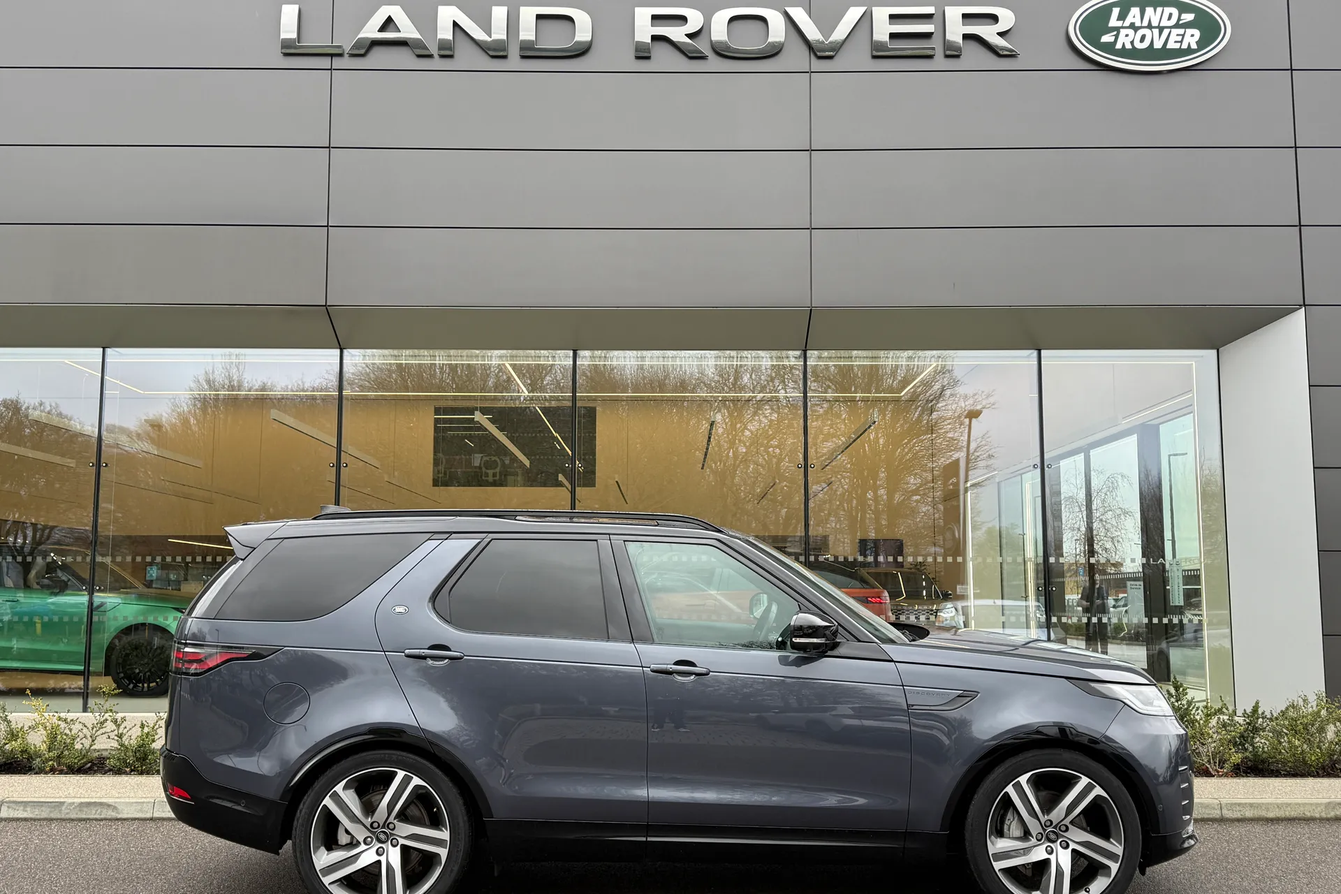 LAND ROVER DISCOVERY thumbnail image number 2