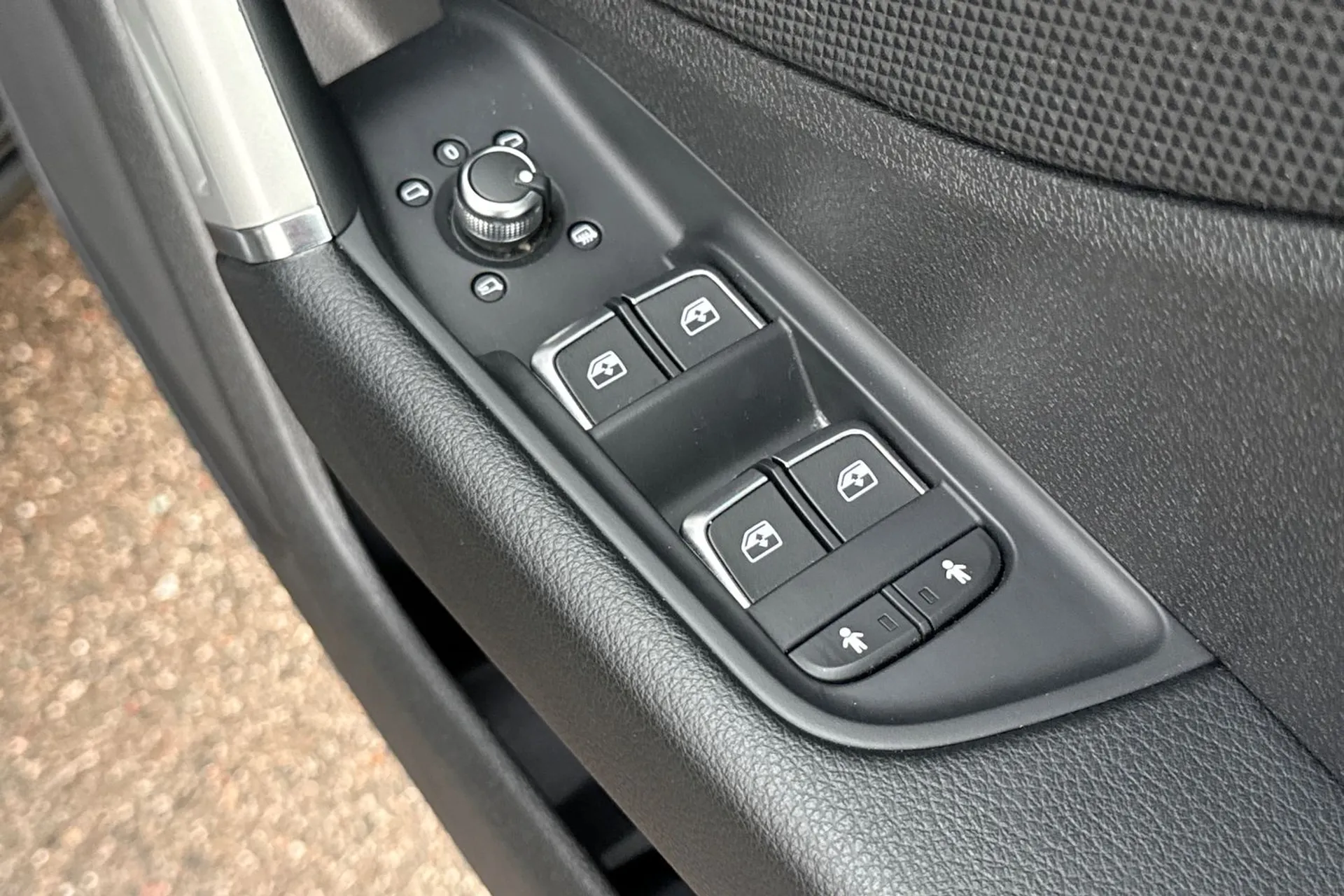 Audi Q2 thumbnail image number 23