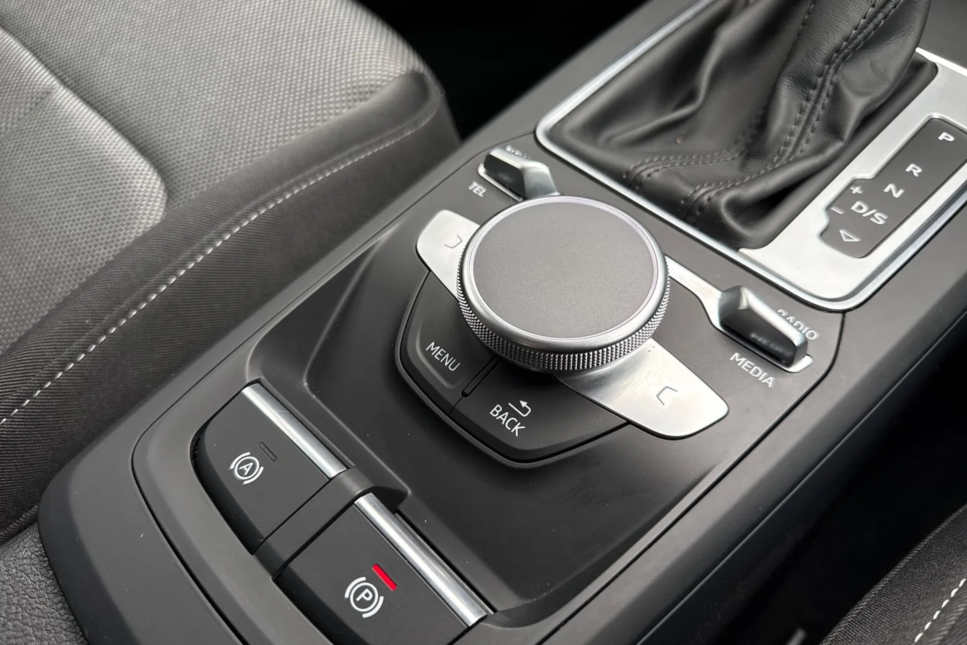 Audi Q2 thumbnail image number 22