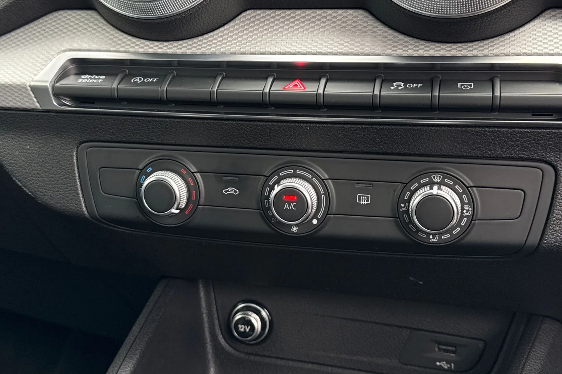 Audi Q2 thumbnail image number 16