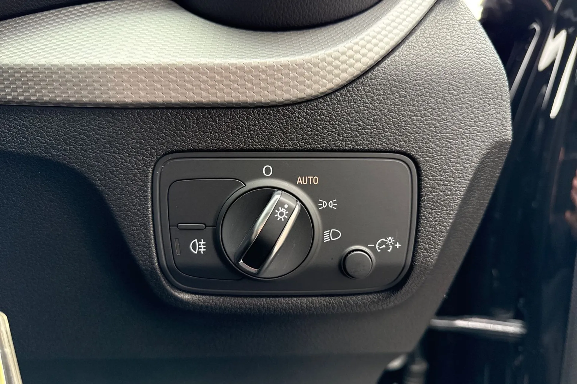 Audi Q2 thumbnail image number 35