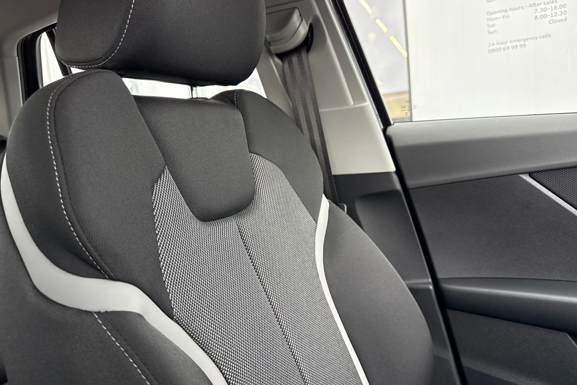 Audi Q2 thumbnail image number 21