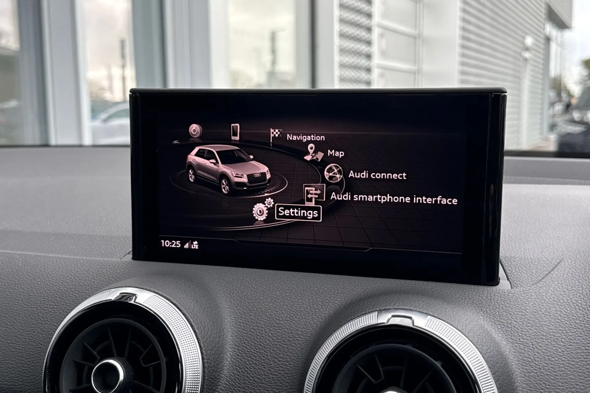 Audi Q2 thumbnail image number 26