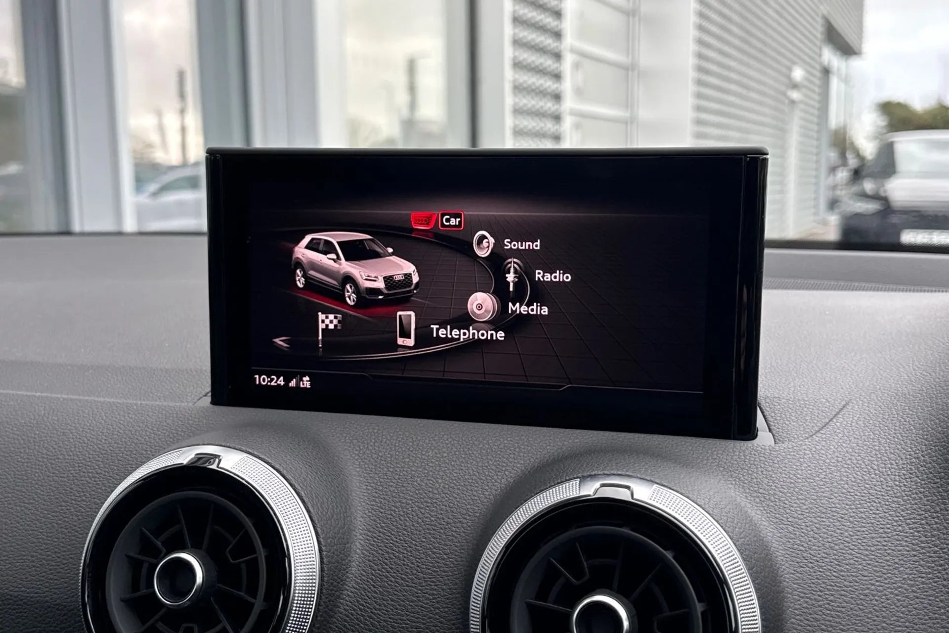 Audi Q2 thumbnail image number 11