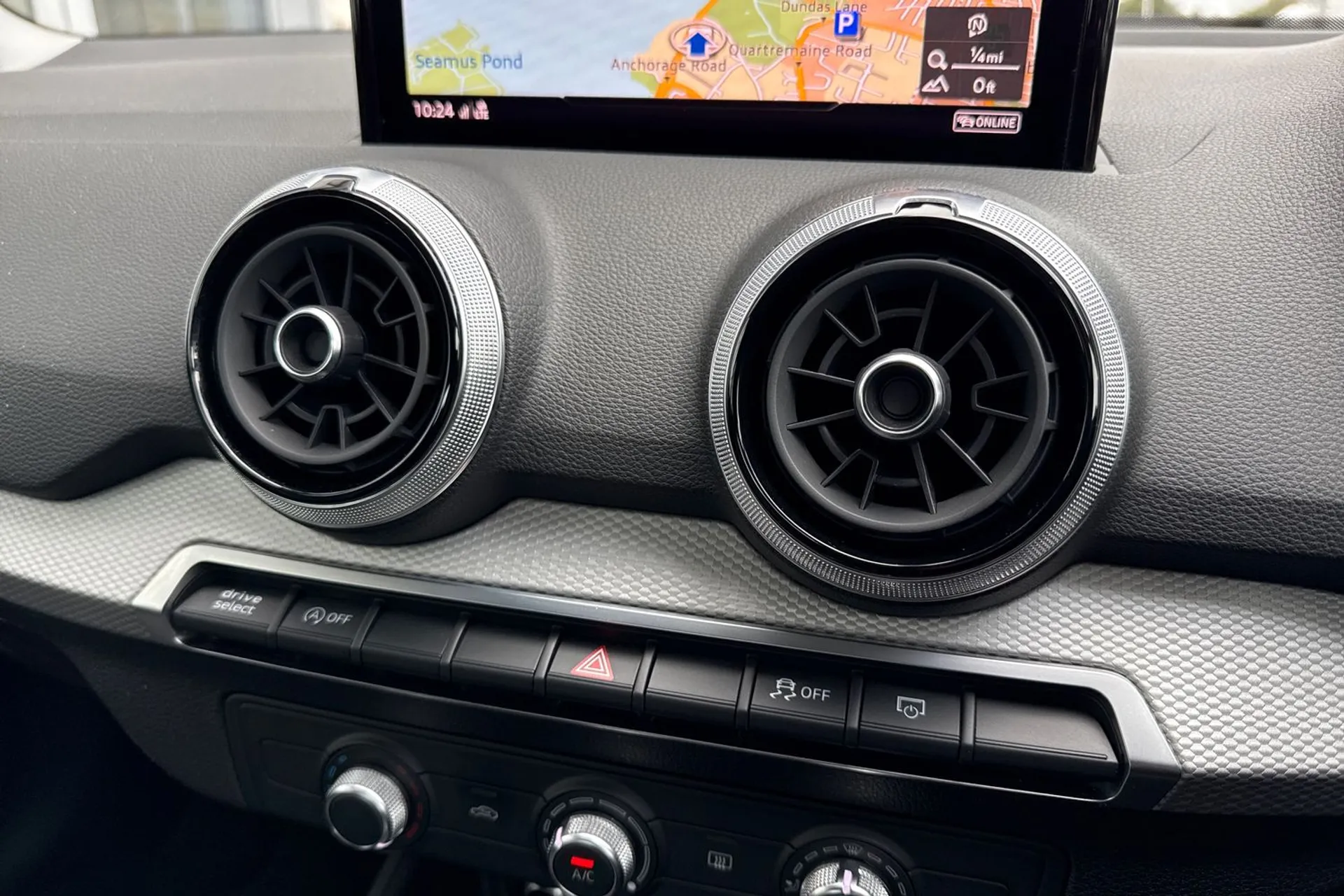 Audi Q2 thumbnail image number 18