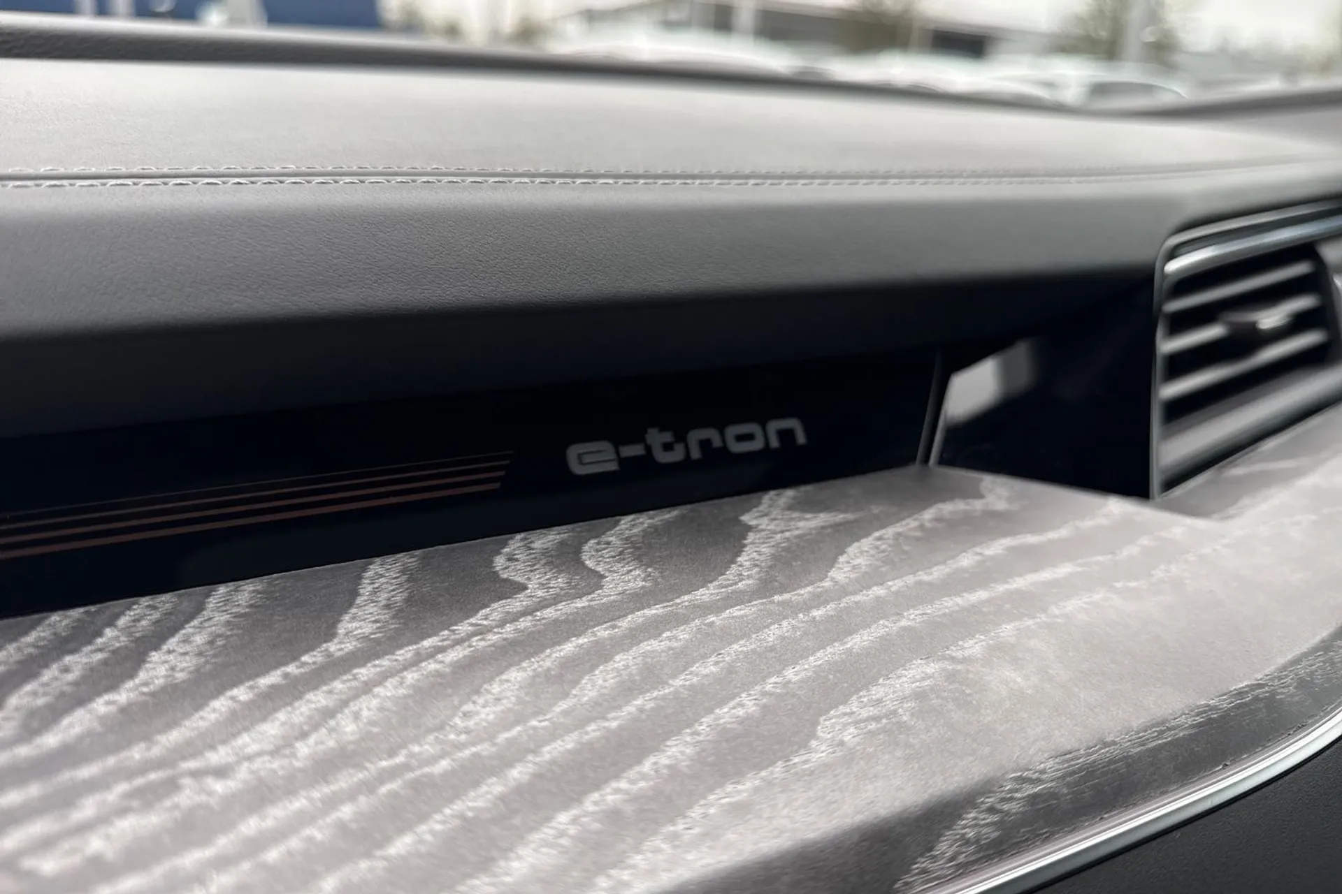 Audi e-tron thumbnail image number 22