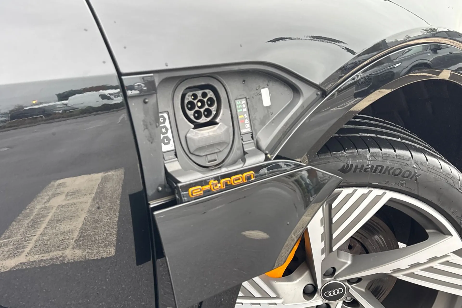 Audi e-tron thumbnail image number 37