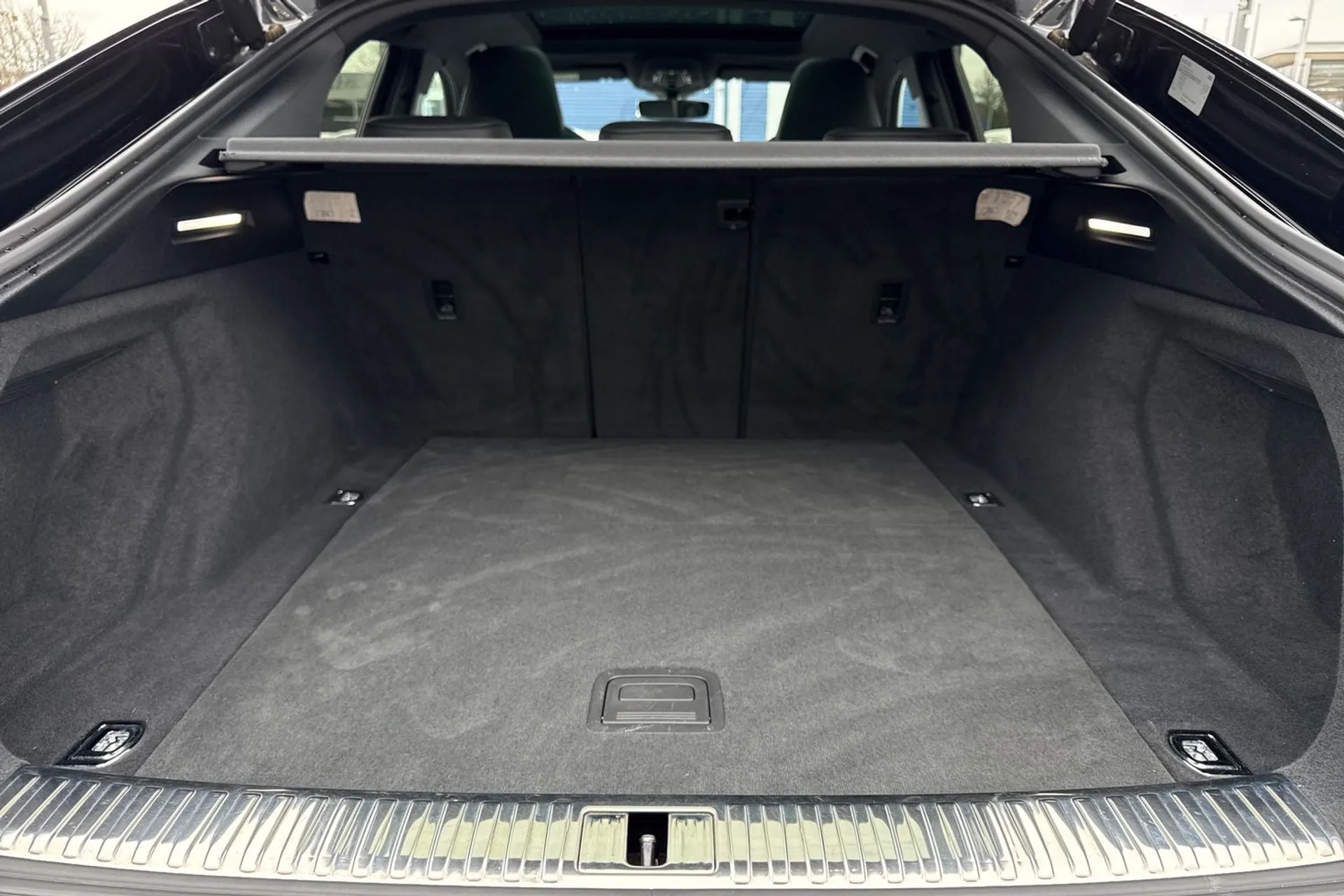 Audi e-tron thumbnail image number 38