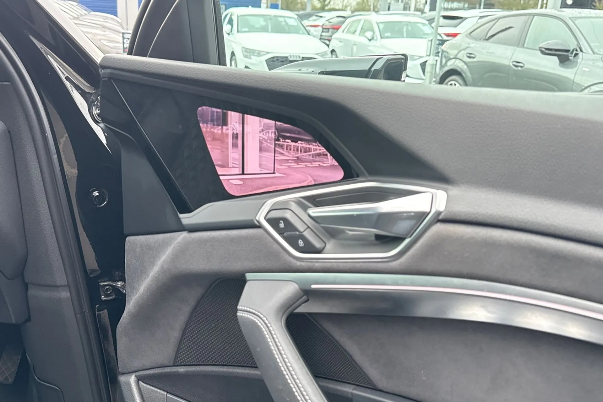 Audi e-tron thumbnail image number 6