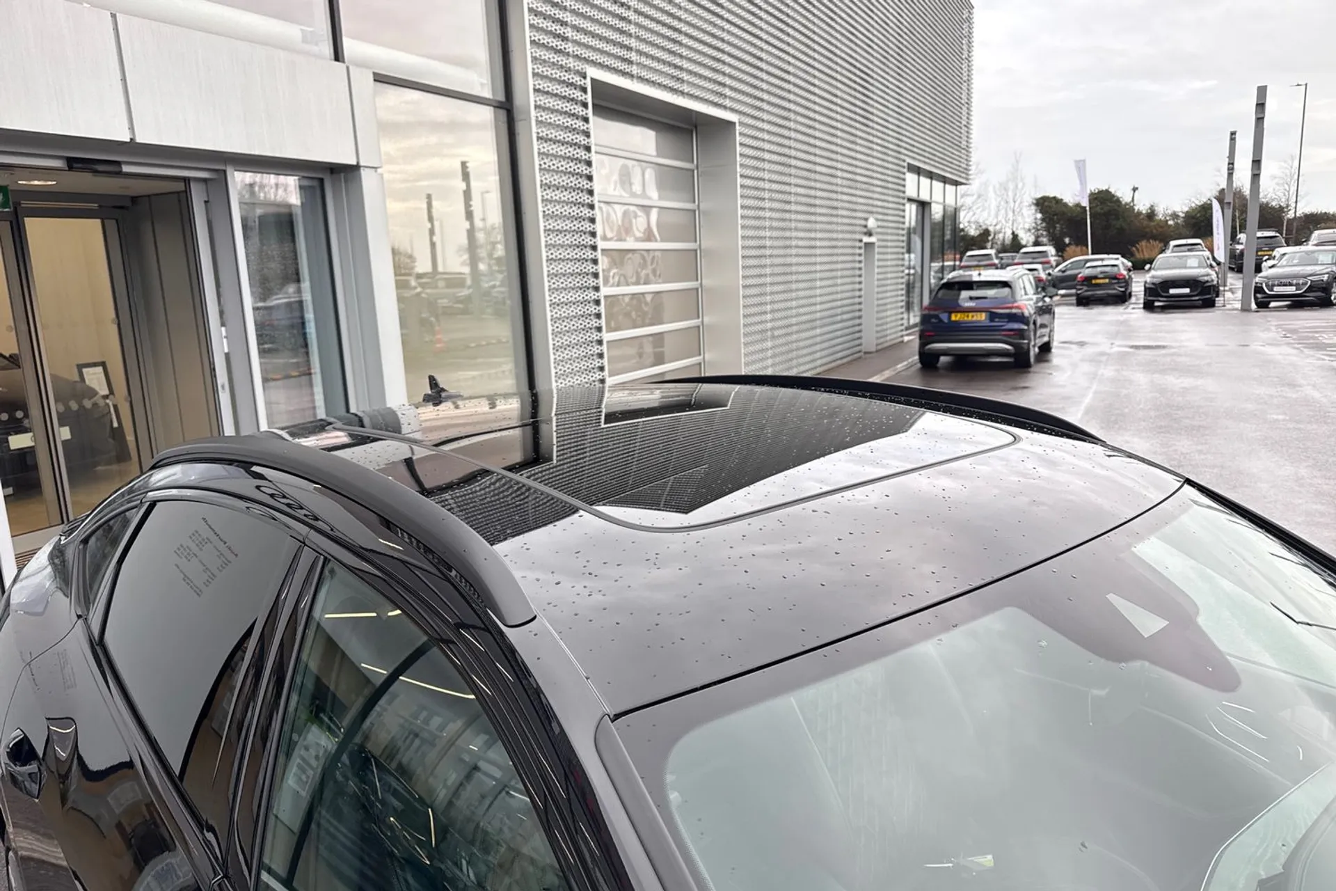 Audi e-tron thumbnail image number 35