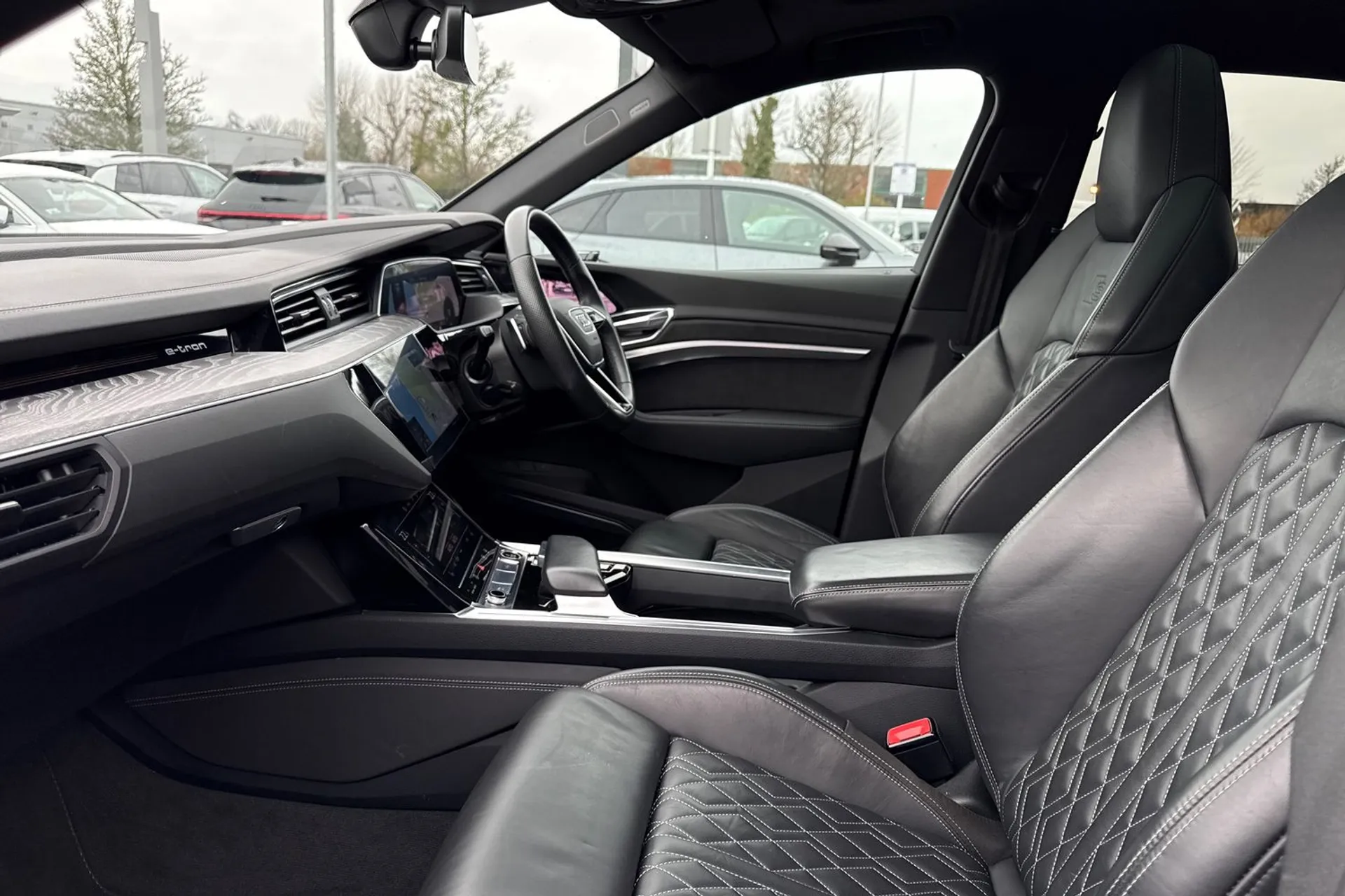 Audi e-tron thumbnail image number 52