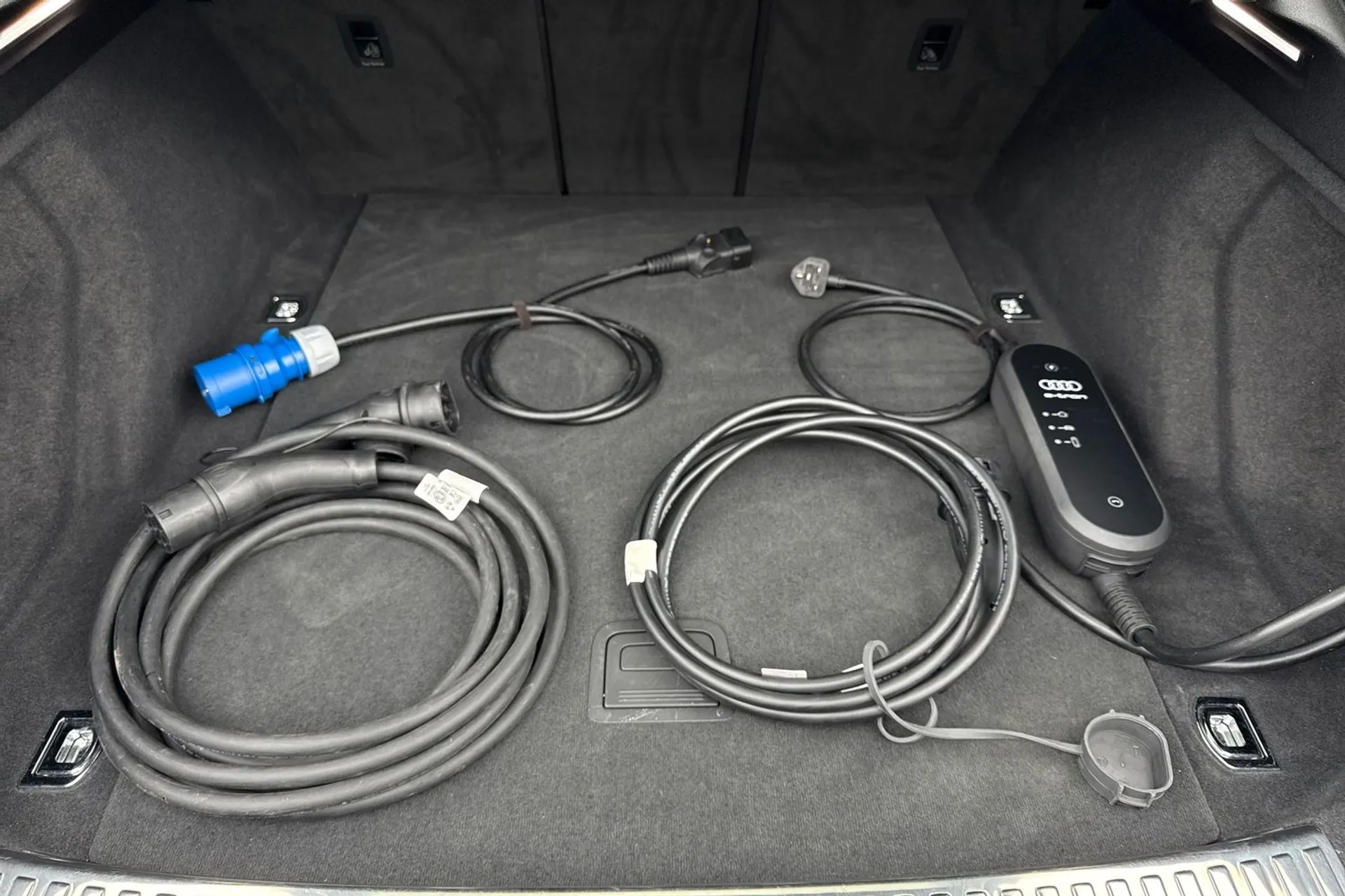 Audi e-tron thumbnail image number 39