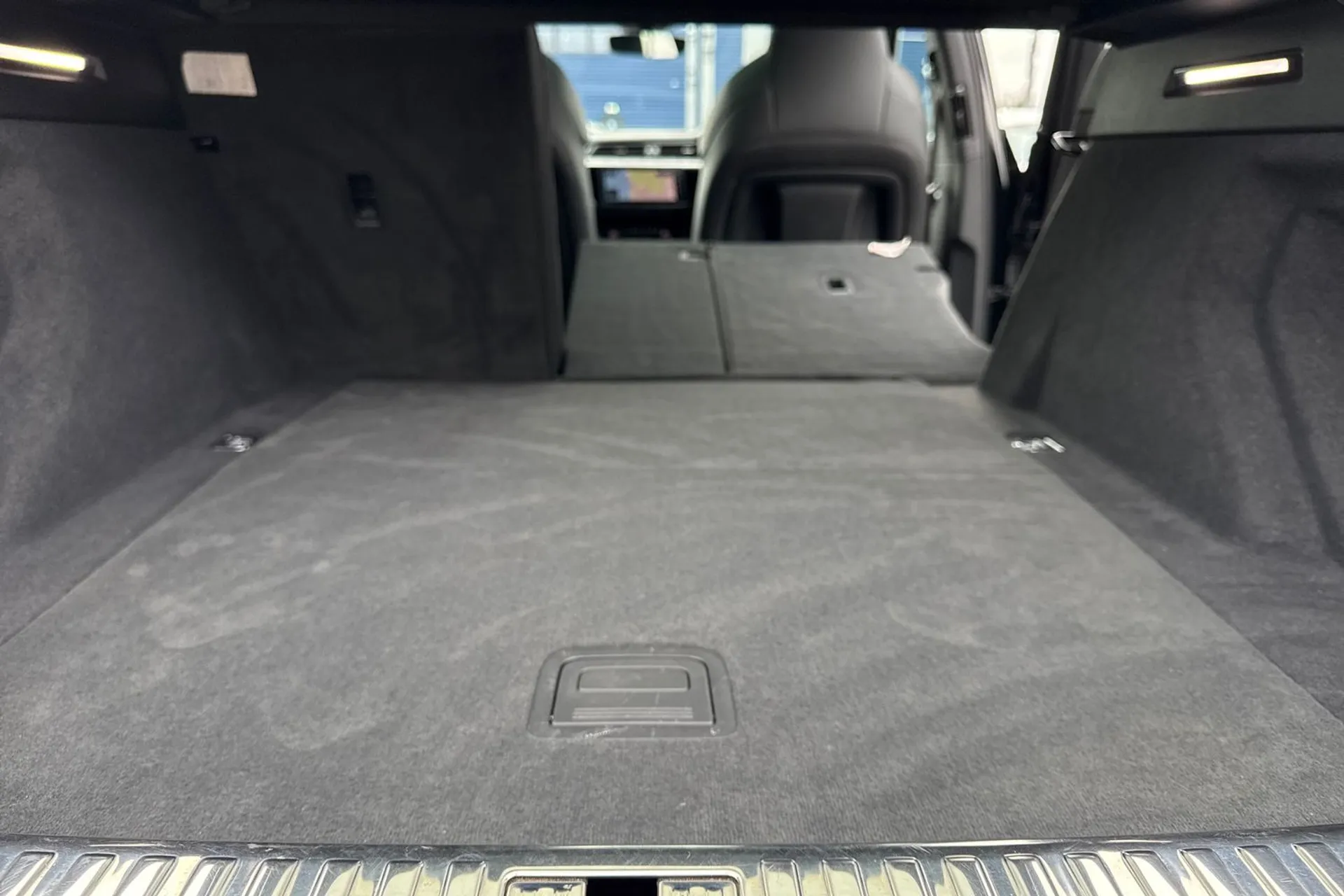 Audi e-tron thumbnail image number 41