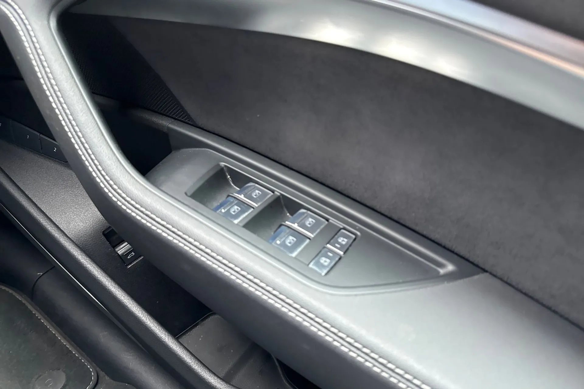 Audi e-tron thumbnail image number 49