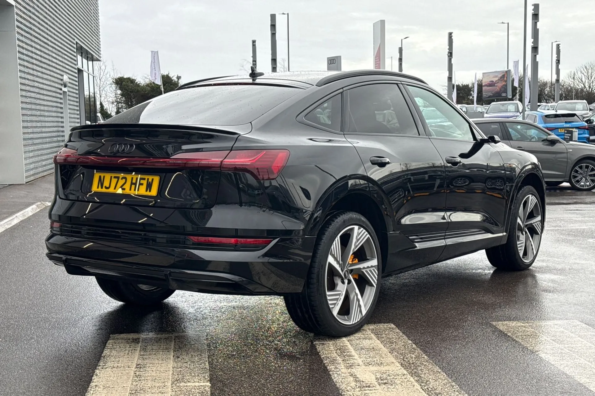 Audi e-tron thumbnail image number 12