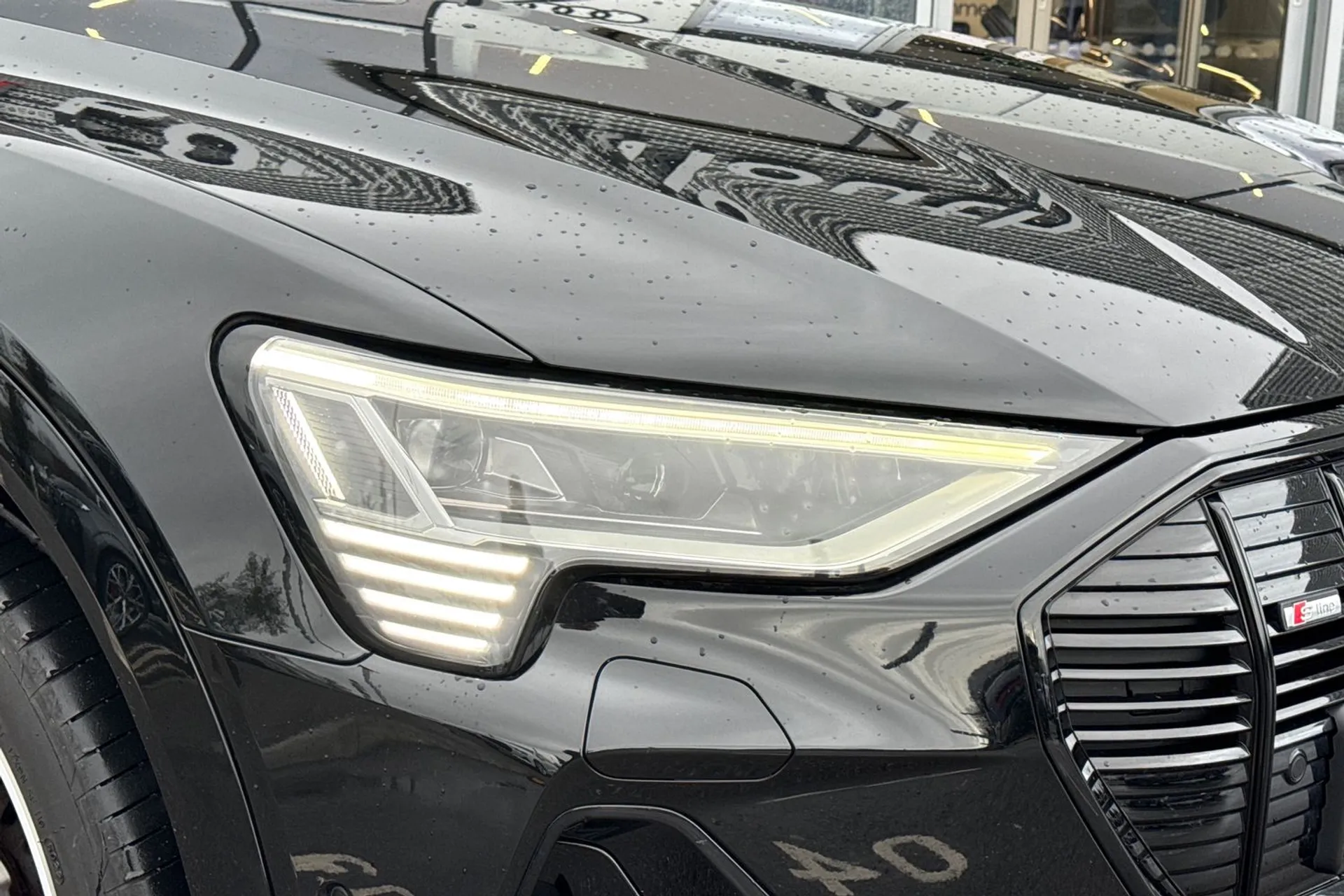 Audi e-tron thumbnail image number 23