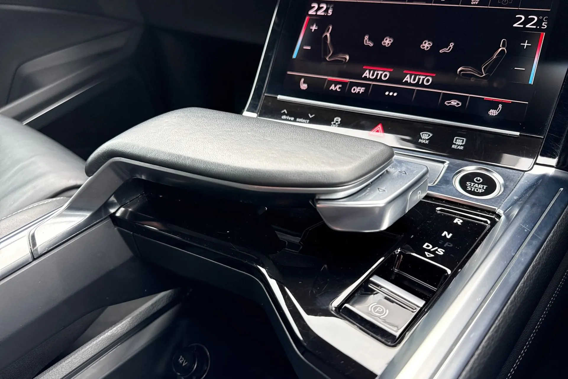 Audi e-tron thumbnail image number 13