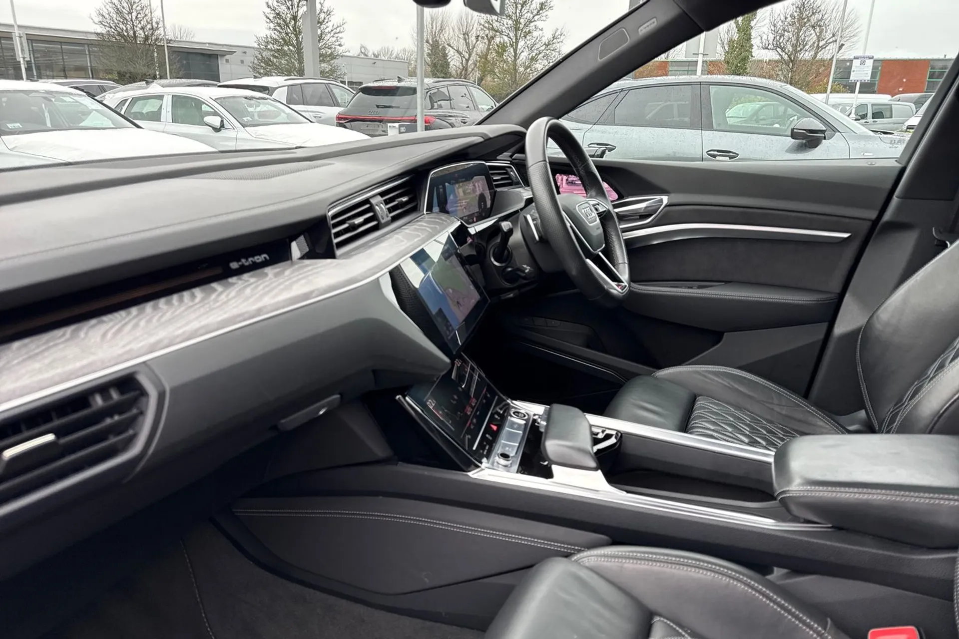 Audi e-tron thumbnail image number 15