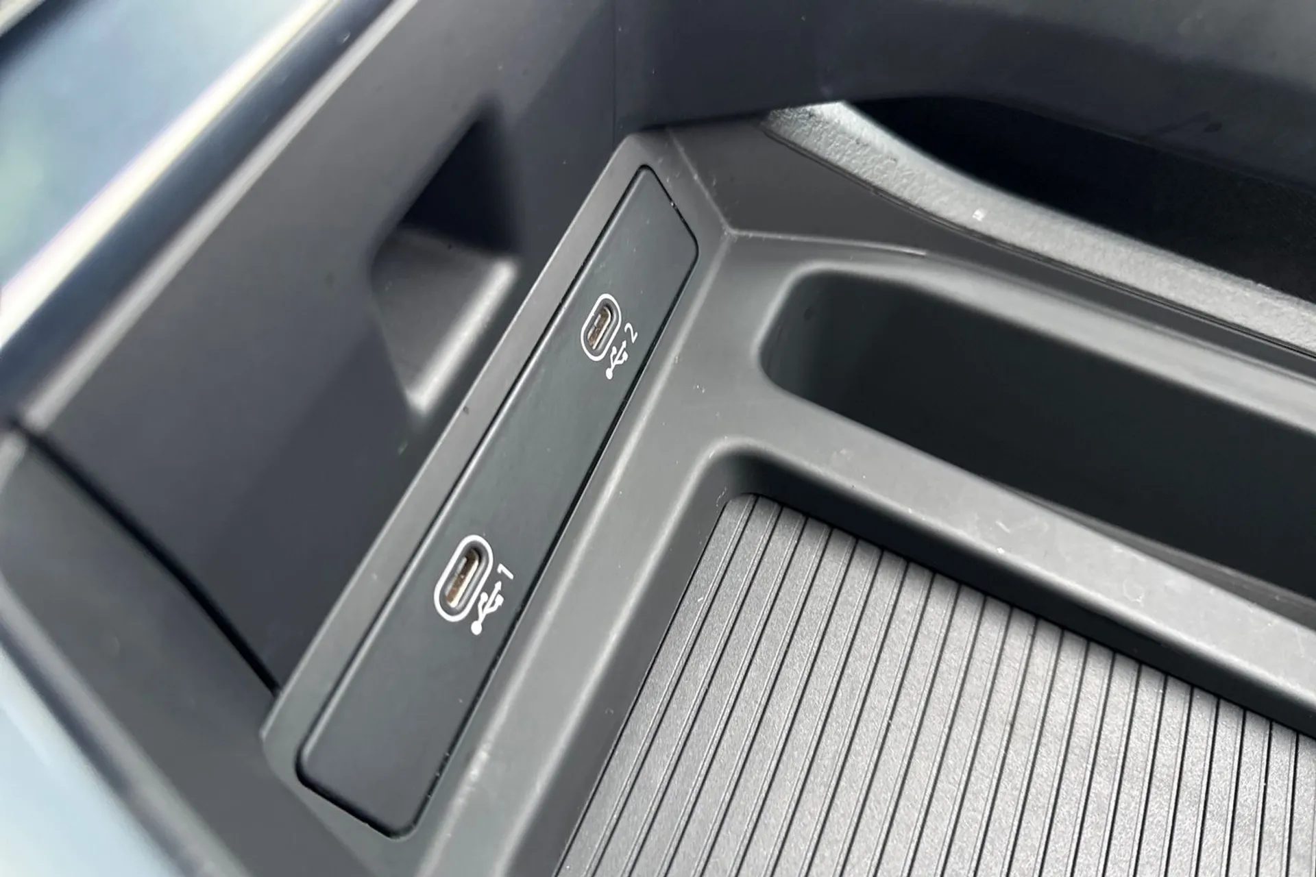 Audi e-tron thumbnail image number 46