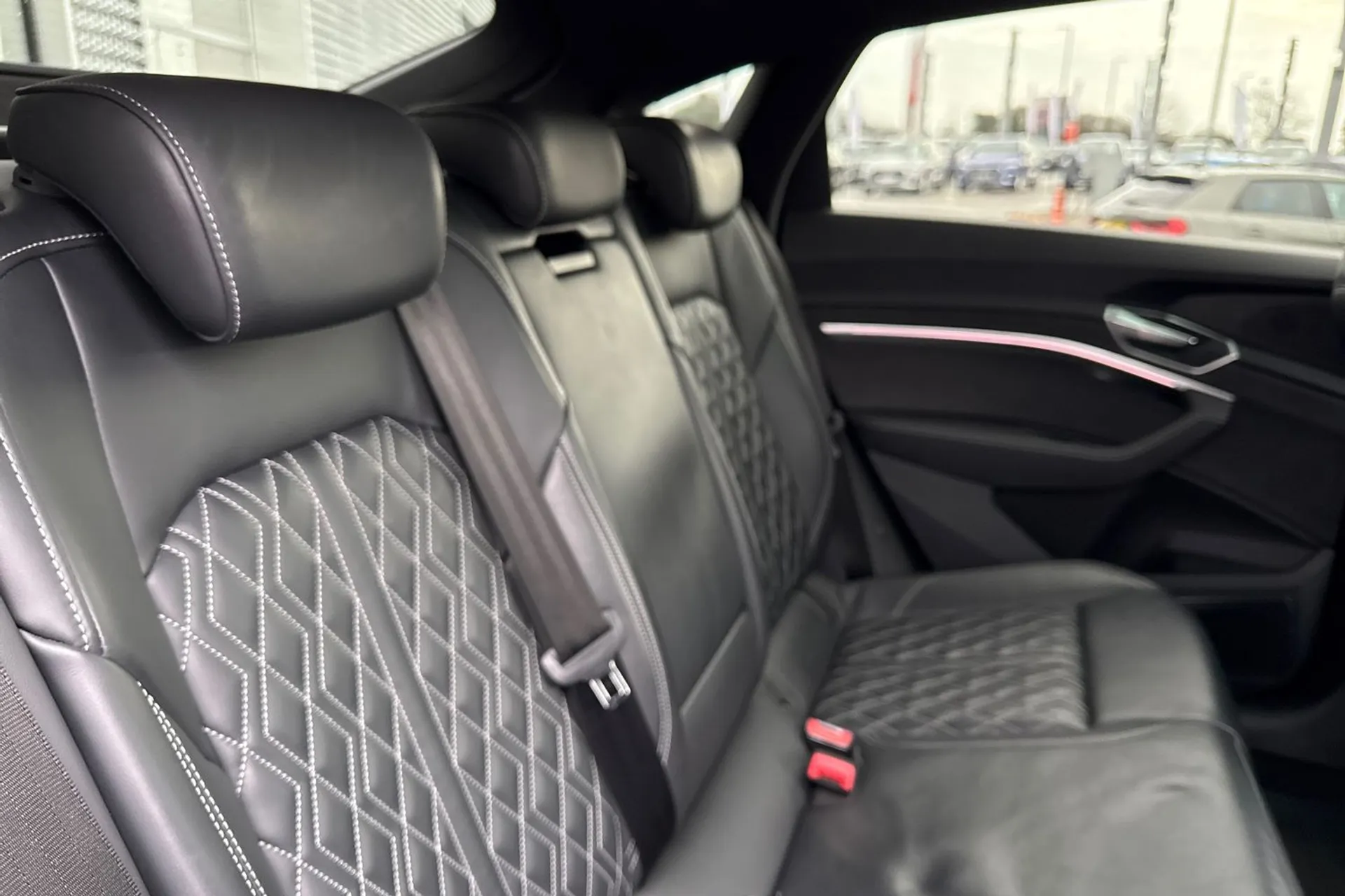 Audi e-tron thumbnail image number 43