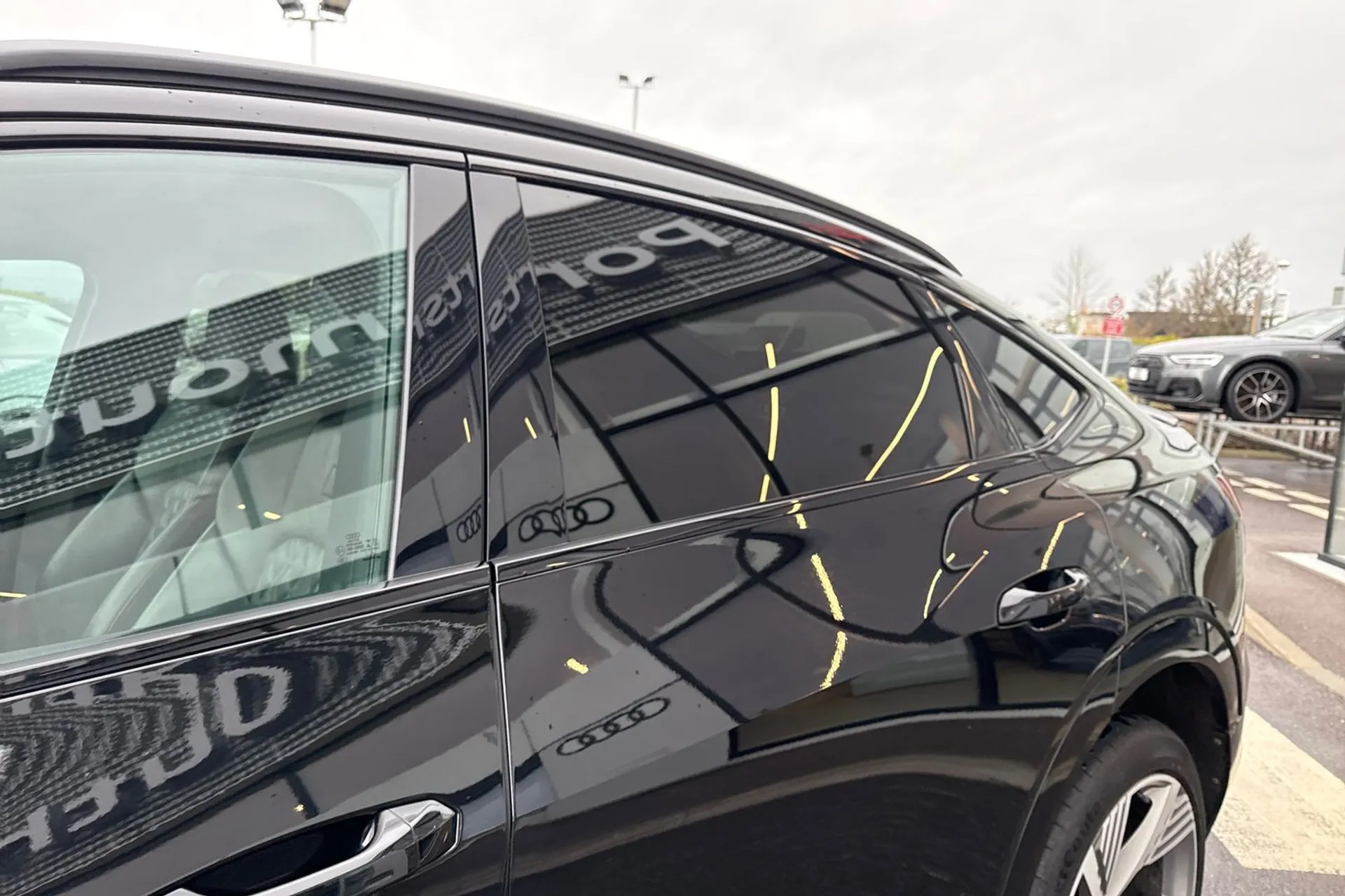 Audi e-tron thumbnail image number 28