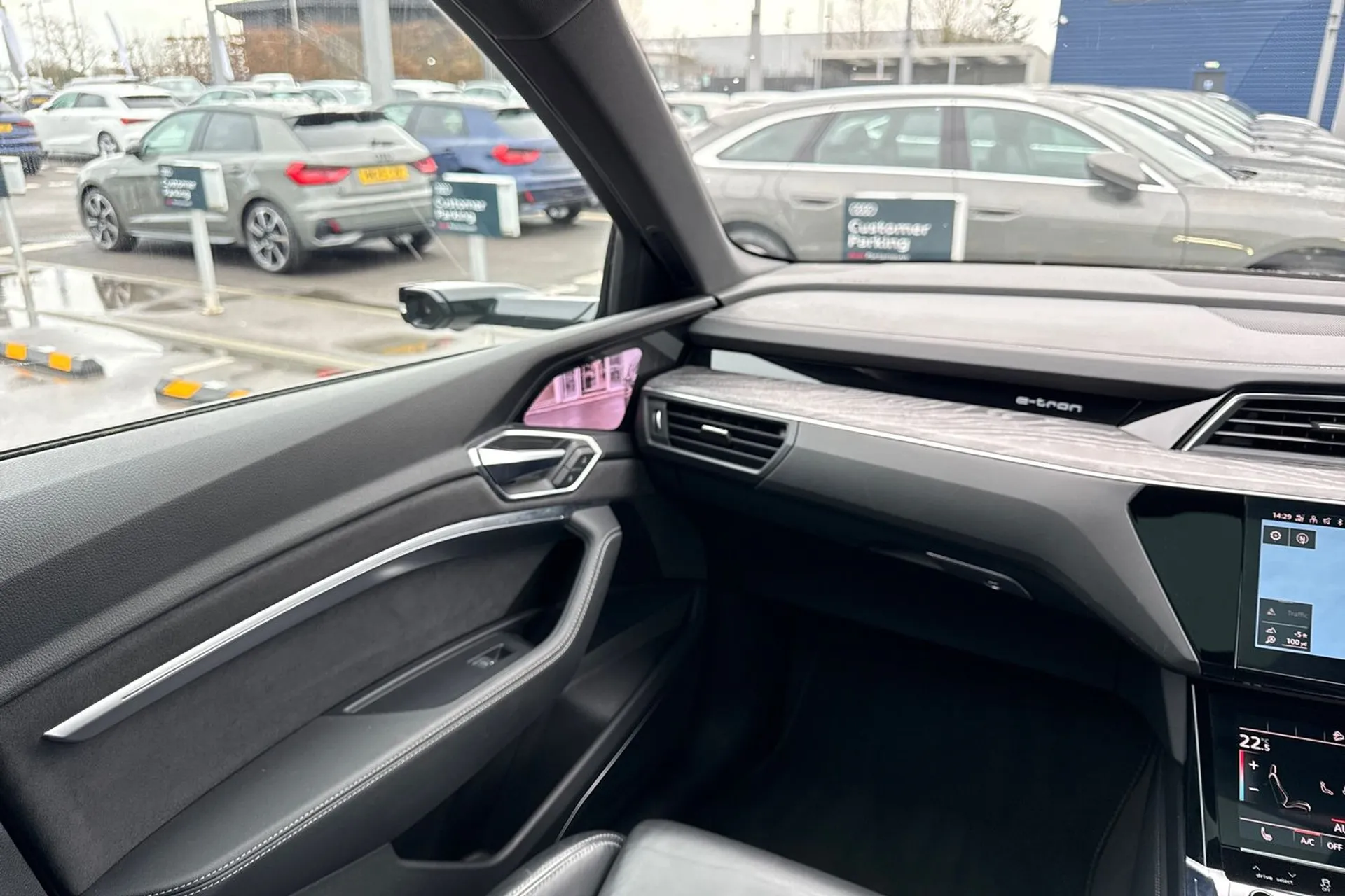 Audi e-tron thumbnail image number 55