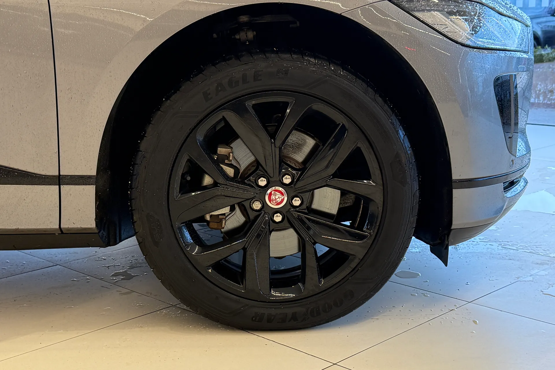 Jaguar I-PACE thumbnail image number 23