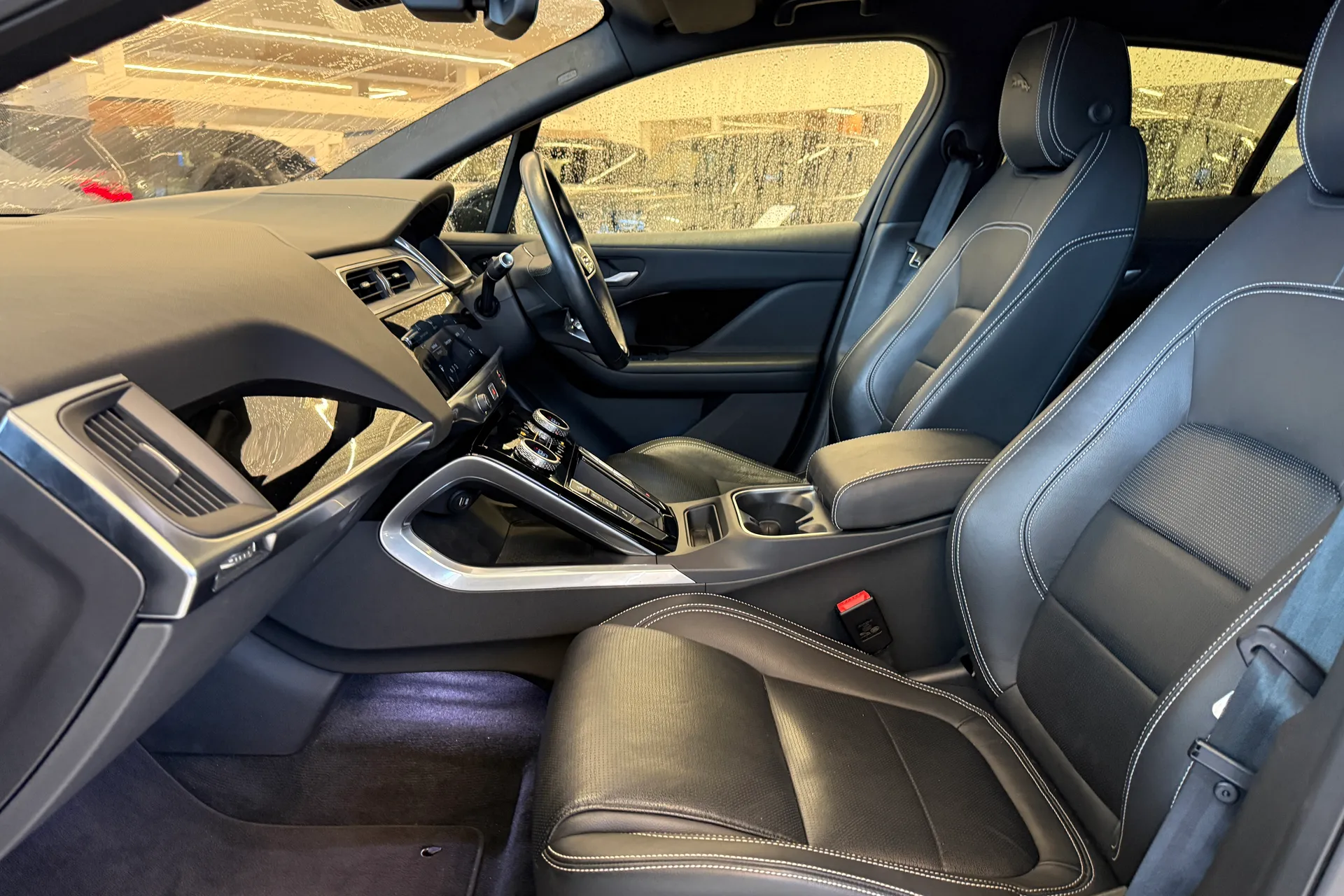 Jaguar I-PACE thumbnail image number 10