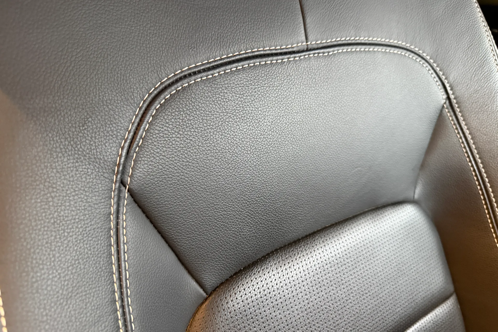 Jaguar I-PACE thumbnail image number 31