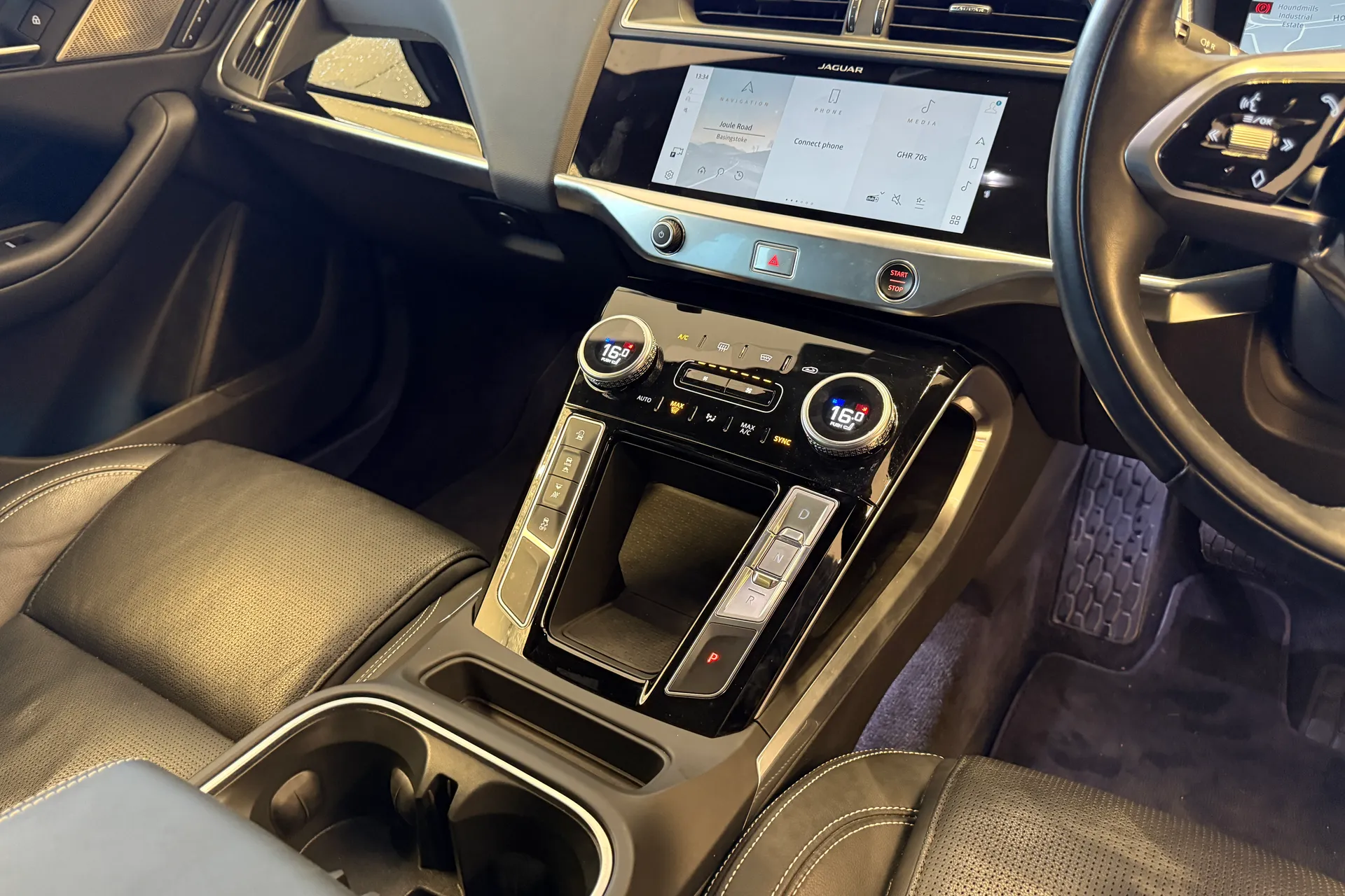 Jaguar I-PACE thumbnail image number 19