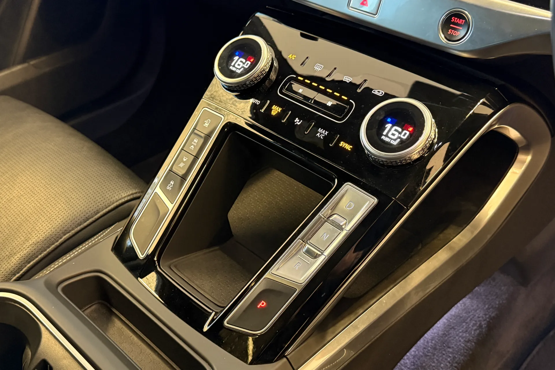 Jaguar I-PACE thumbnail image number 20