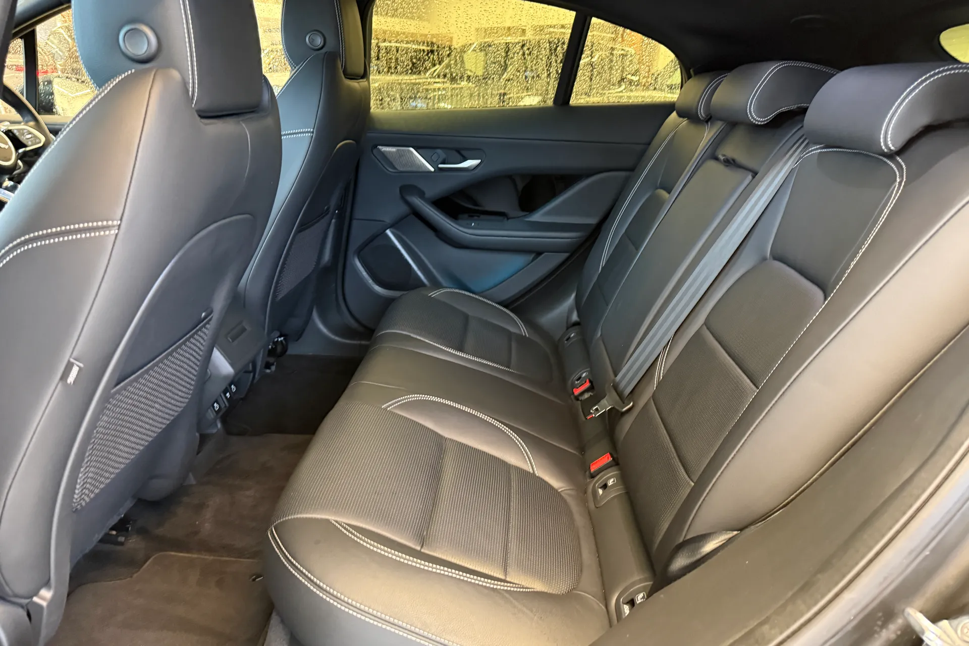 Jaguar I-PACE thumbnail image number 44