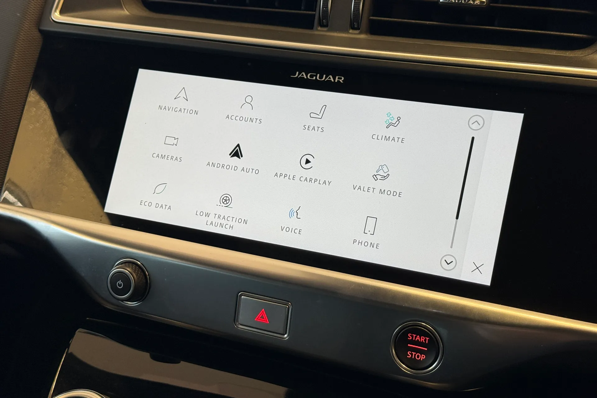 Jaguar I-PACE thumbnail image number 42