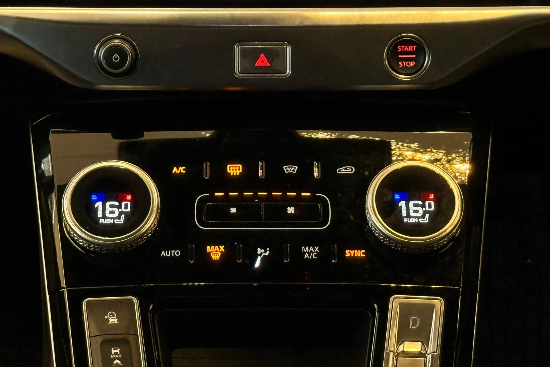 Jaguar I-PACE thumbnail image number 16