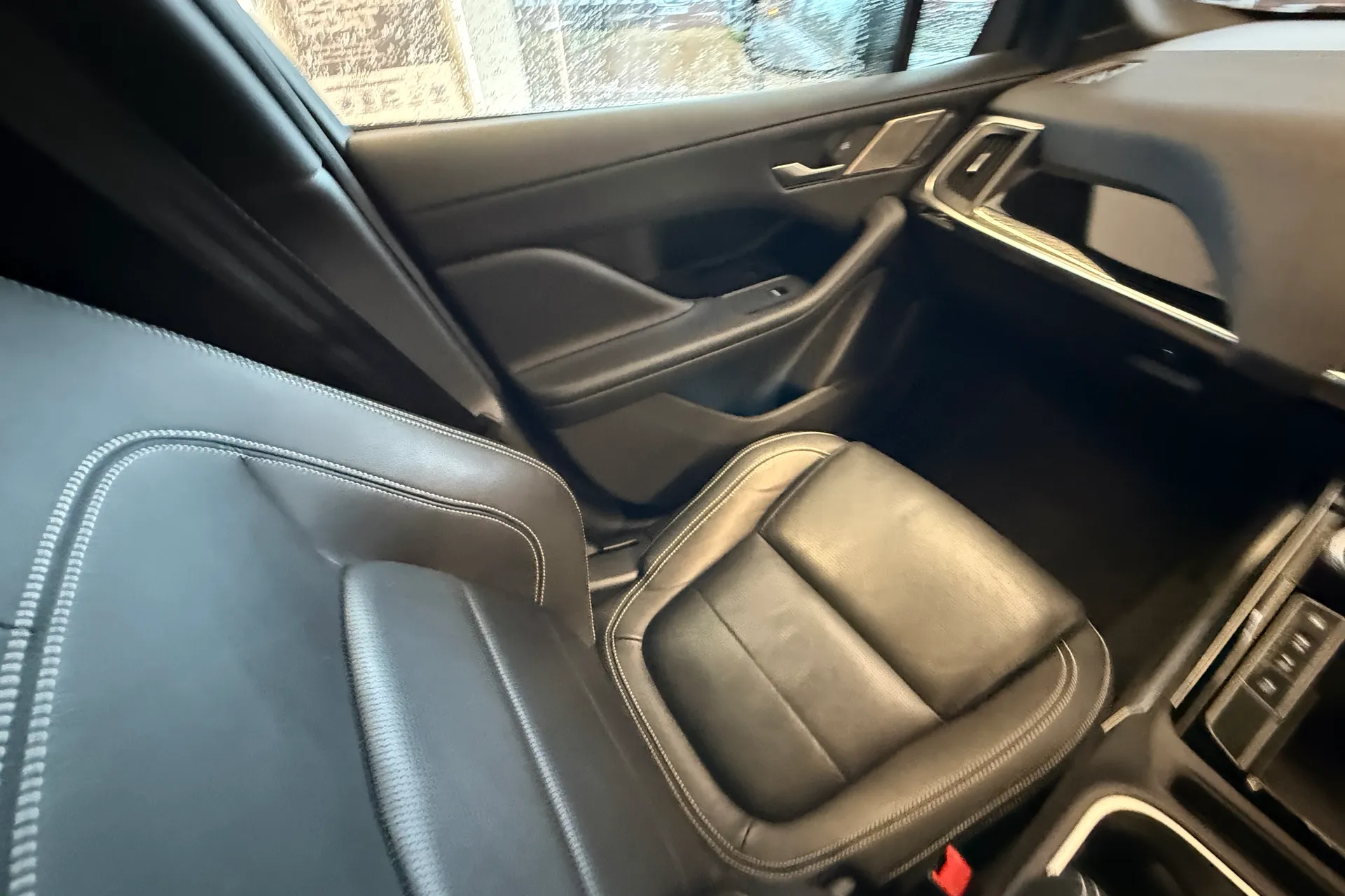 Jaguar I-PACE thumbnail image number 12