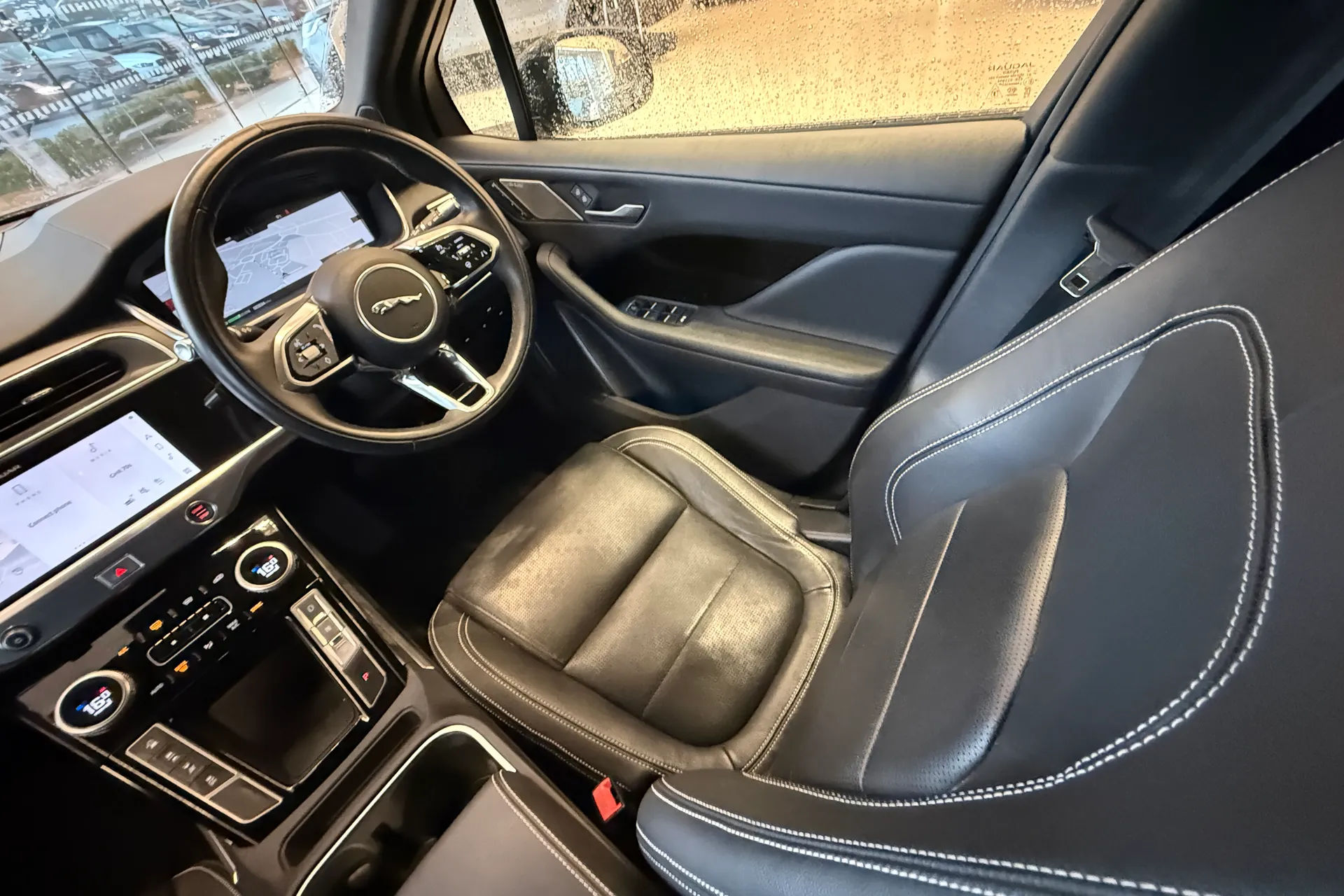 Jaguar I-PACE thumbnail image number 13